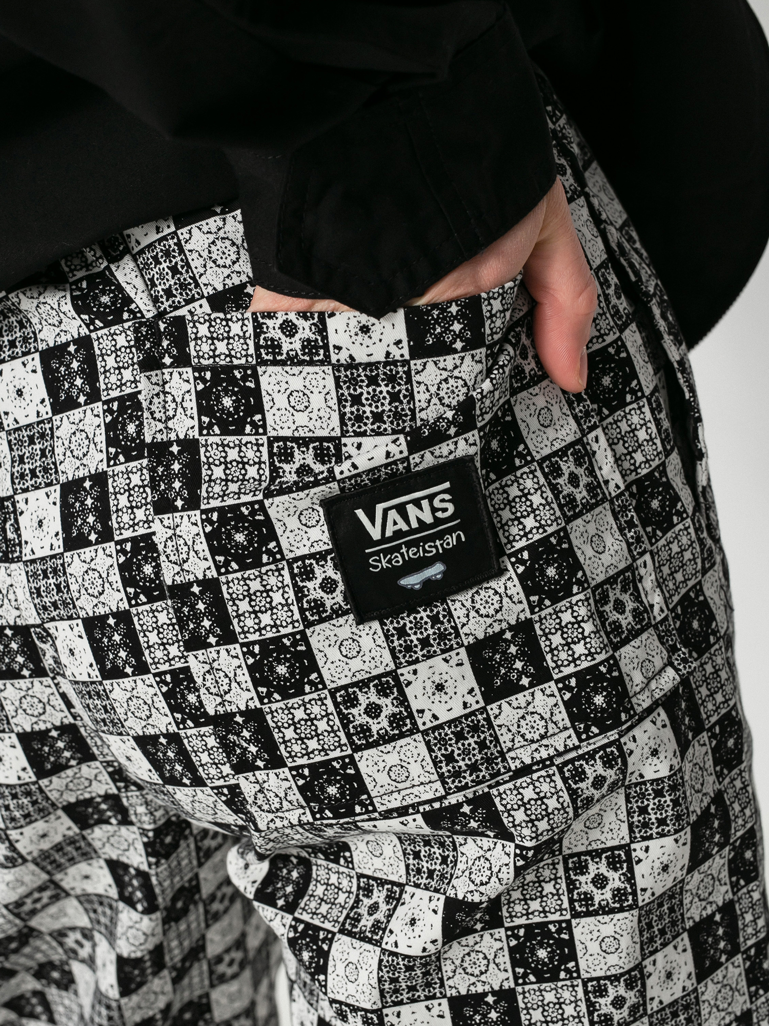 Kalhoty Vans X Skateistan Wmn (black)
