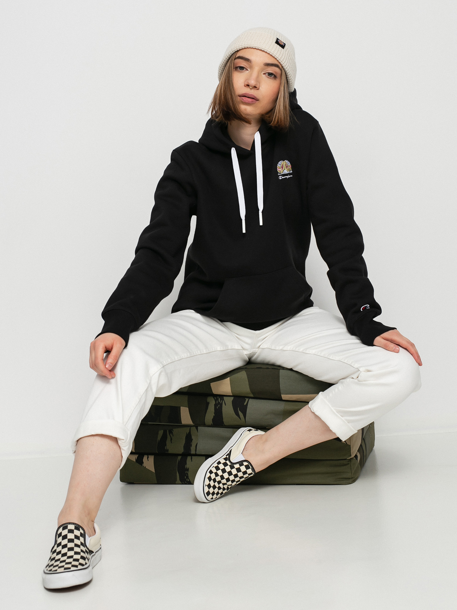 Mikina s kapucí Champion Sweatshirt HD 114694 Wmn (nbk)