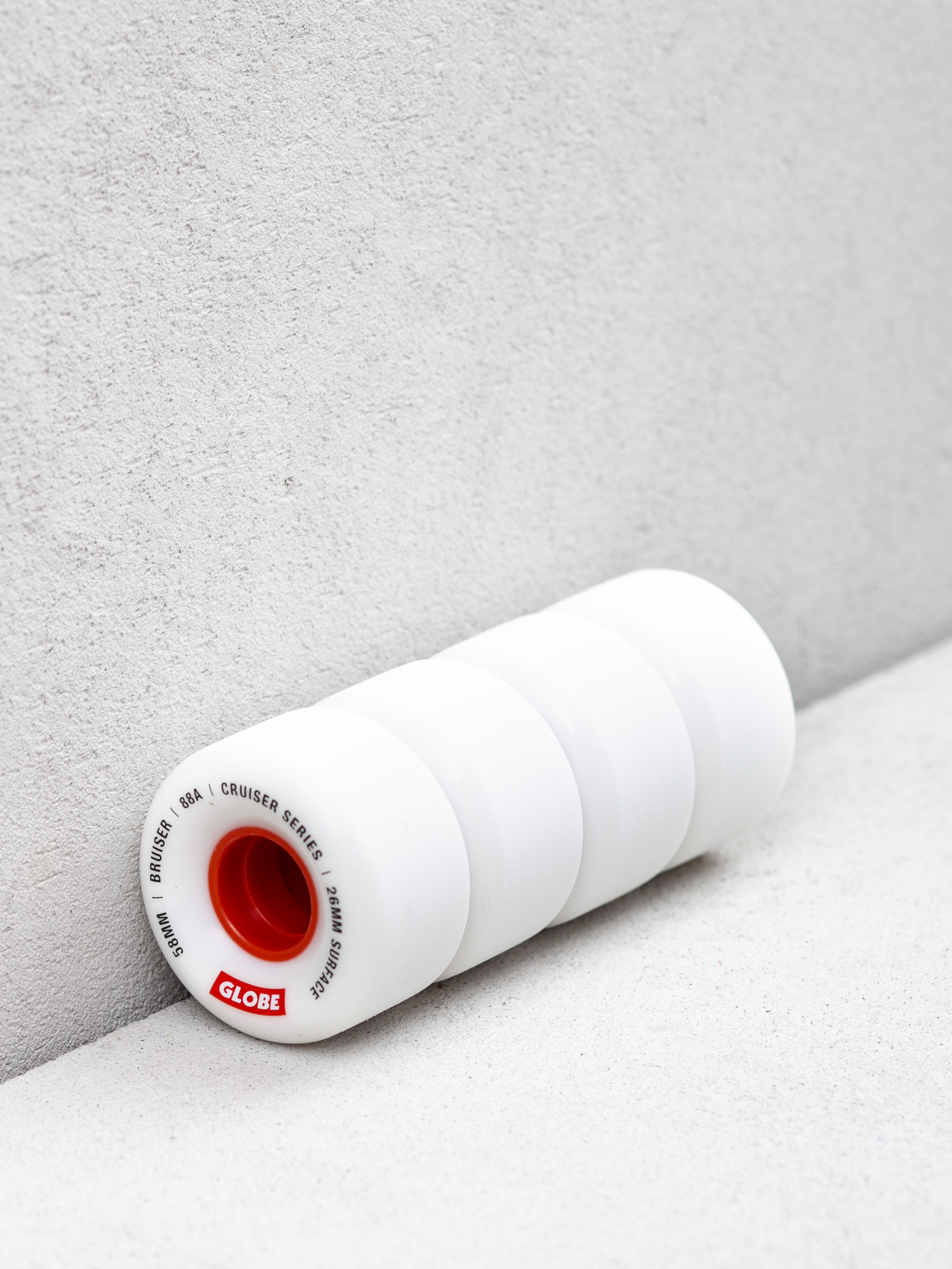 Kolečka Globe Bruiser (white/red)