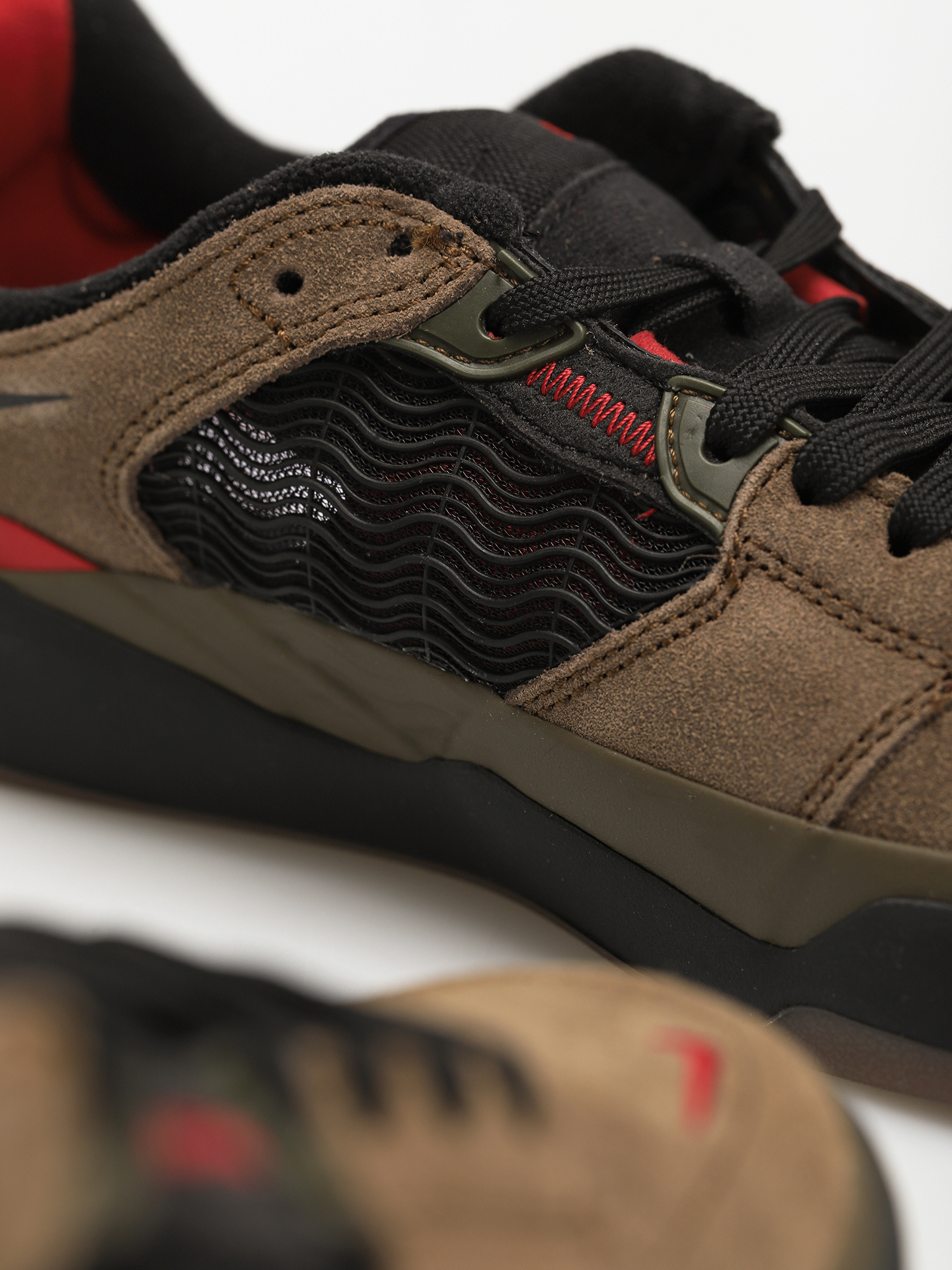 Boty Nike SB Ishod (light olive/black light olive)