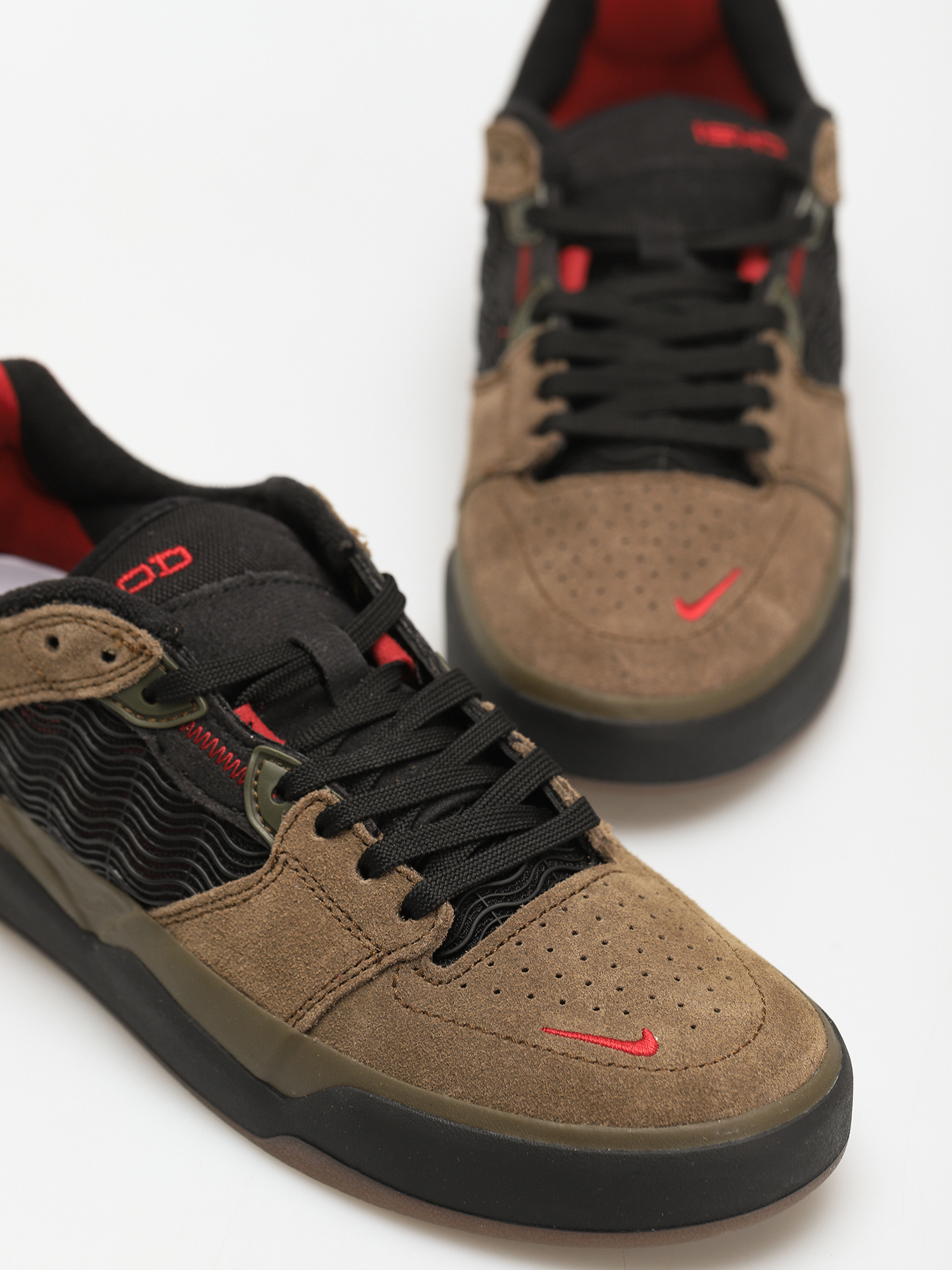 Boty Nike SB Ishod (light olive/black light olive)