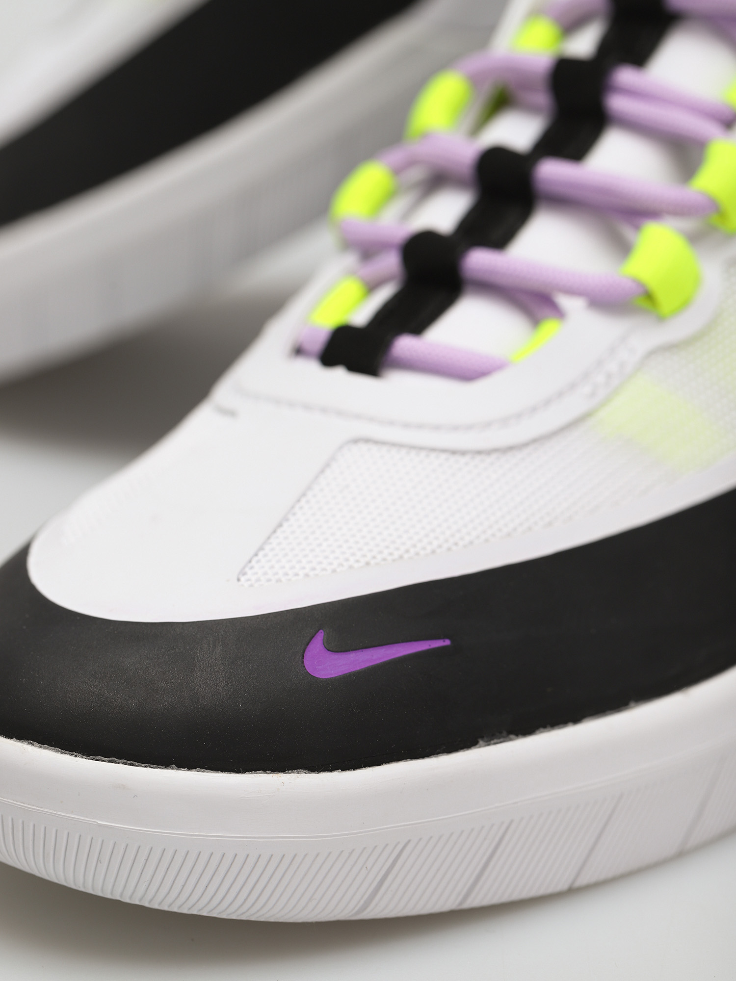 Boty Nike SB Nyjah Free 2 (black/wild berry white lilac)