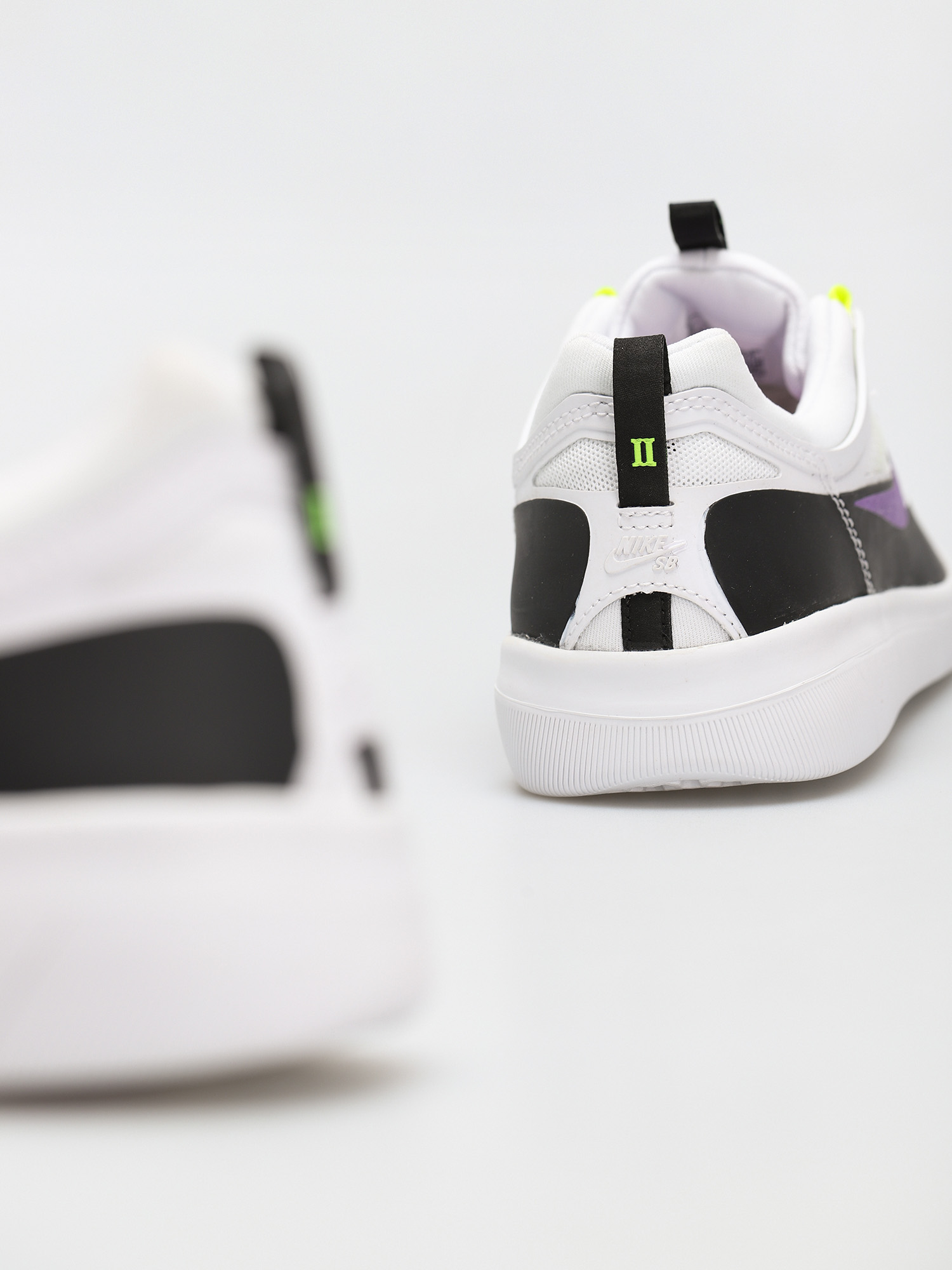 Boty Nike SB Nyjah Free 2 (black/wild berry white lilac)