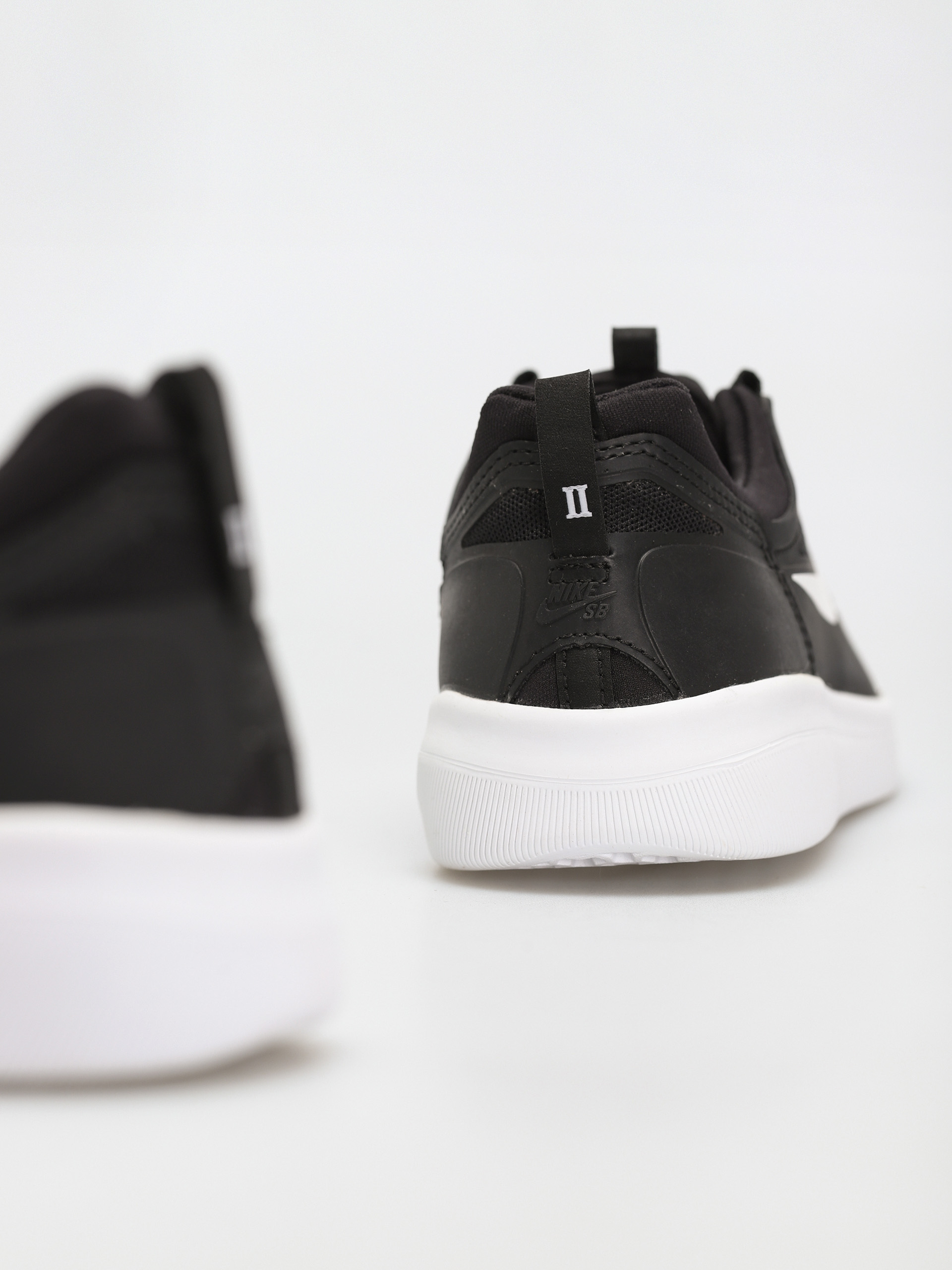 Boty Nike SB Nyjah Free 2 (black/white black black)