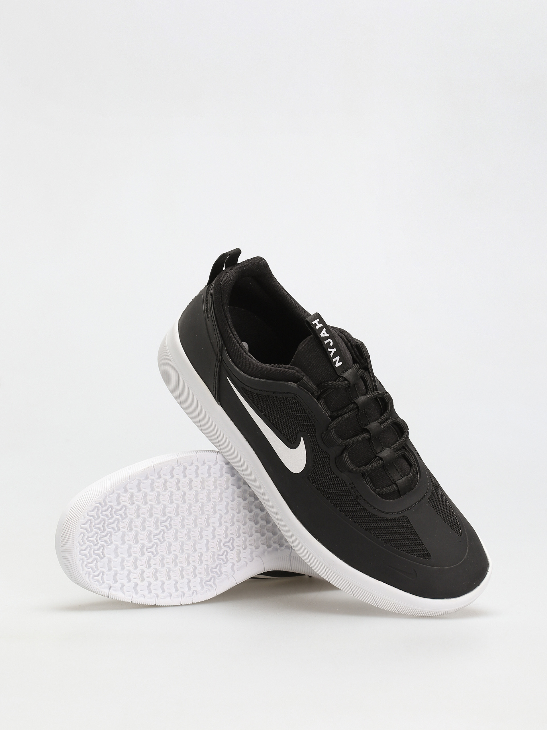 Boty Nike SB Nyjah Free 2 (black/white black black)