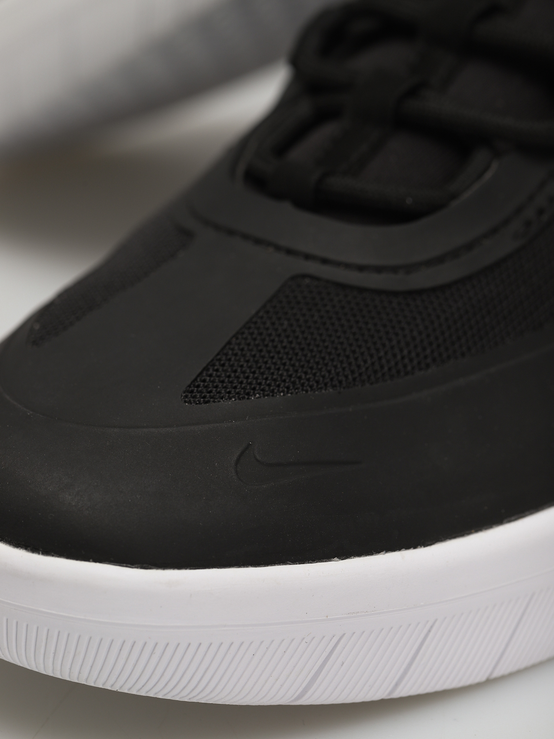 Boty Nike SB Nyjah Free 2 (black/white black black)