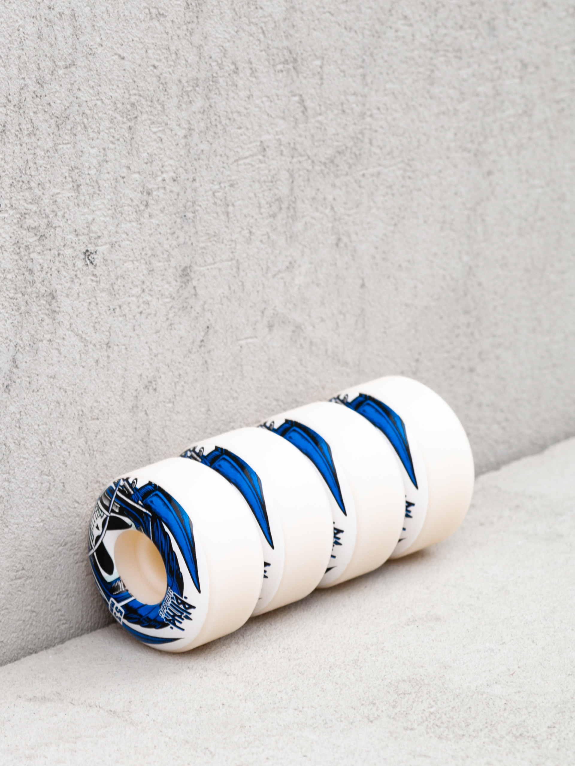 Kolečka Blind Reaper Helmet (white/navy)