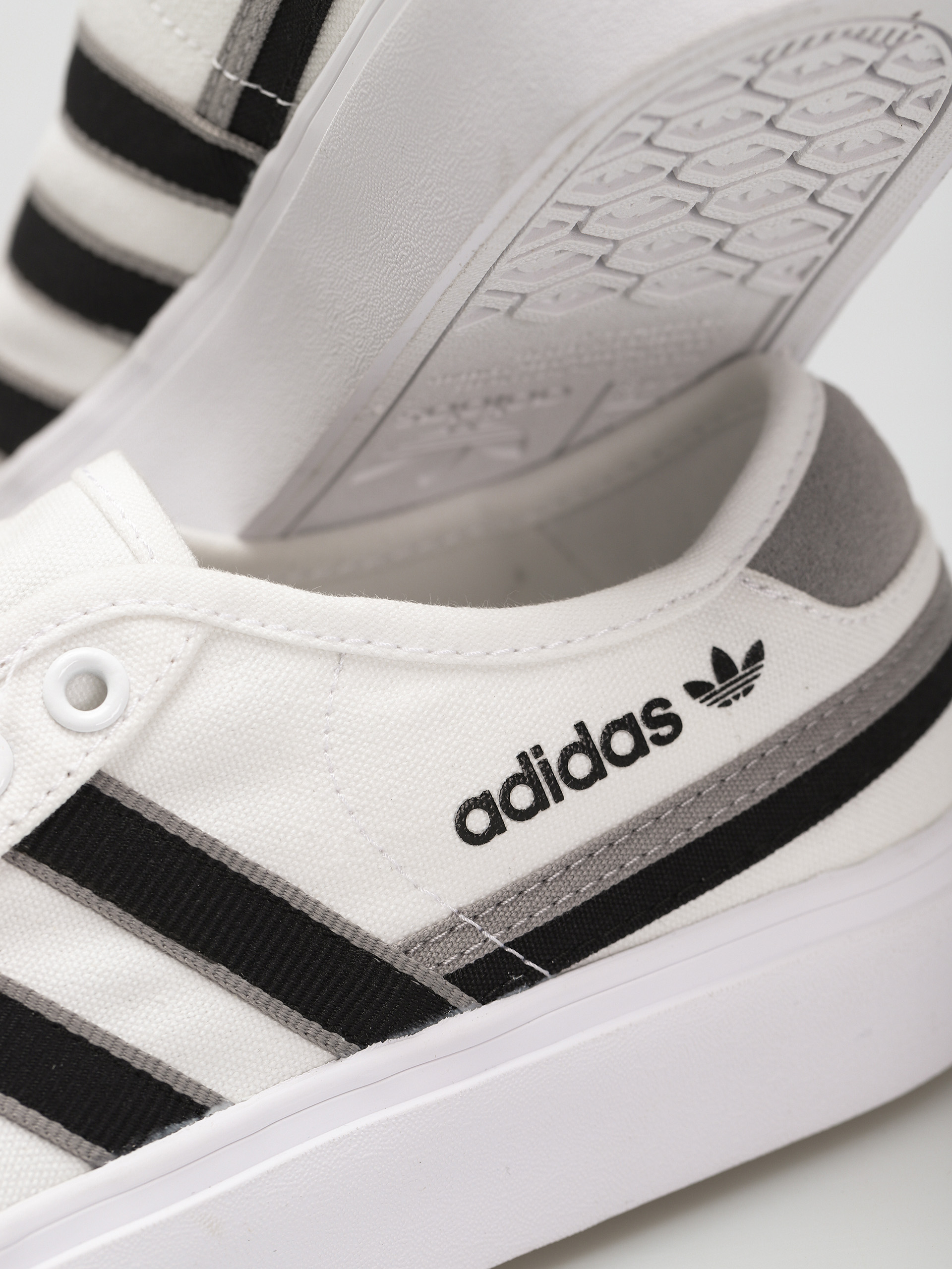 Boty adidas Originals Delpala (ftwwht/cblack/chsogr)