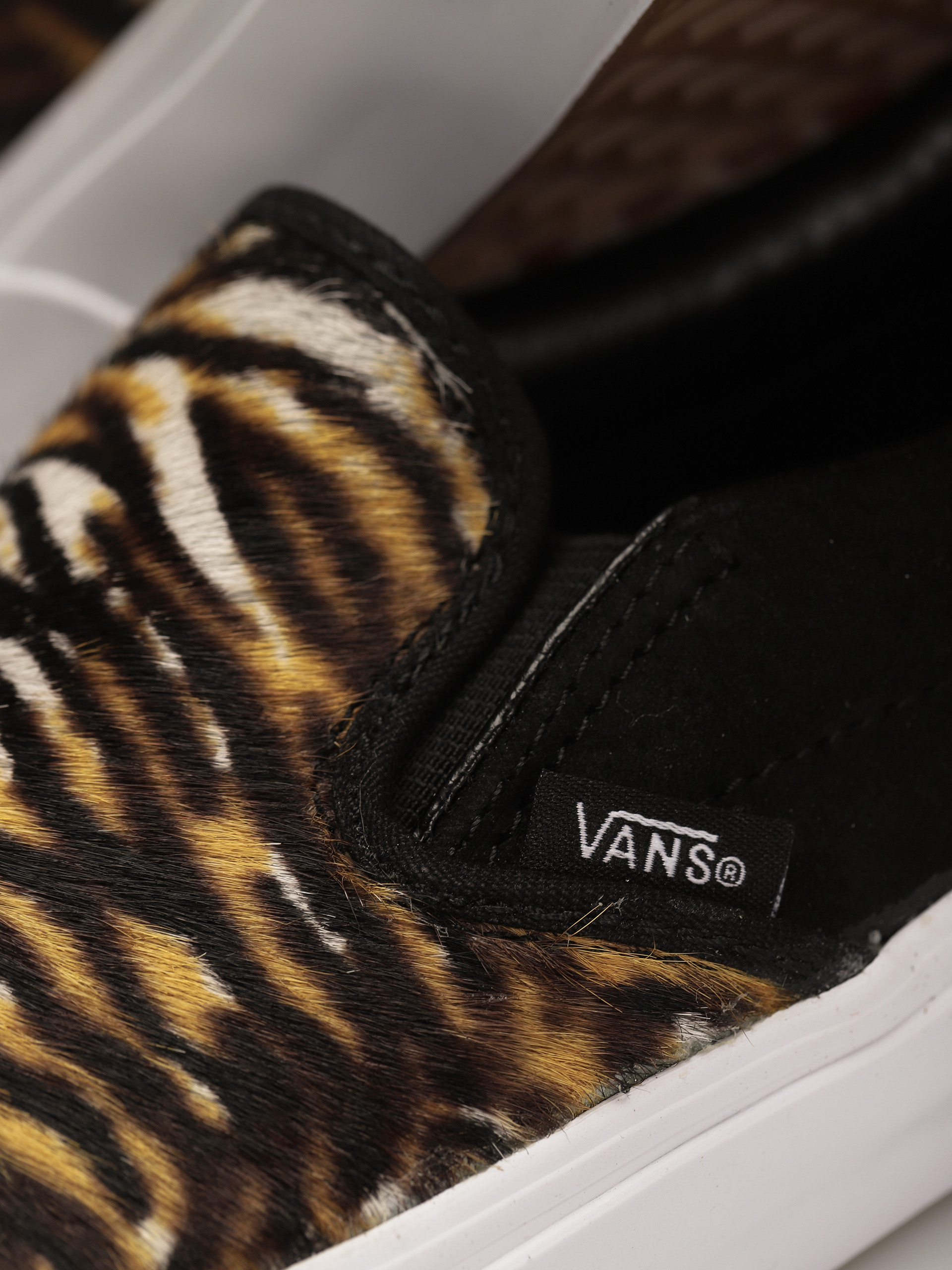 Boty Vans Classic Slip On (soft suede/black/tiger)