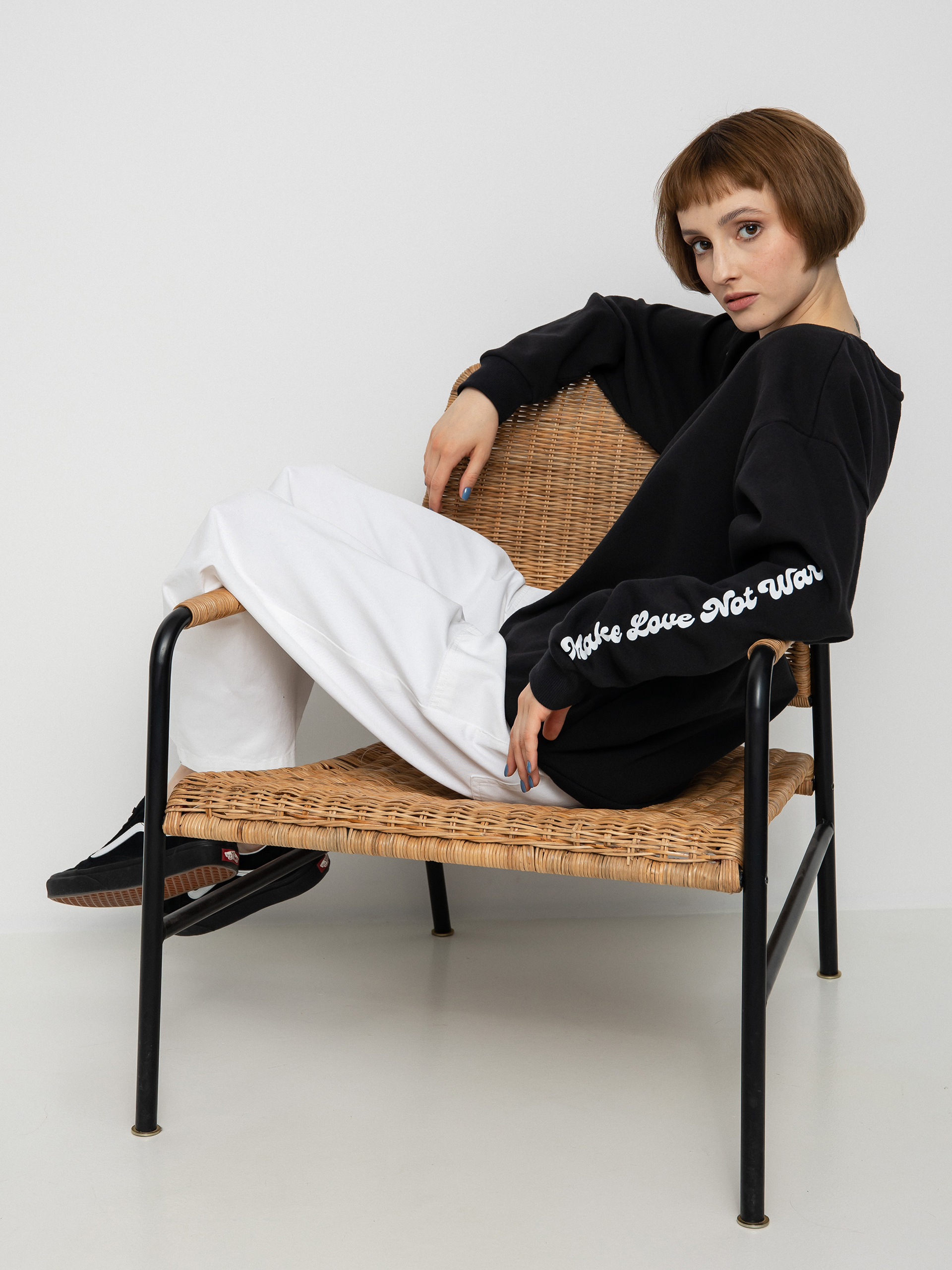 Mikina Brixton Love Not War Crew Wmn (black)