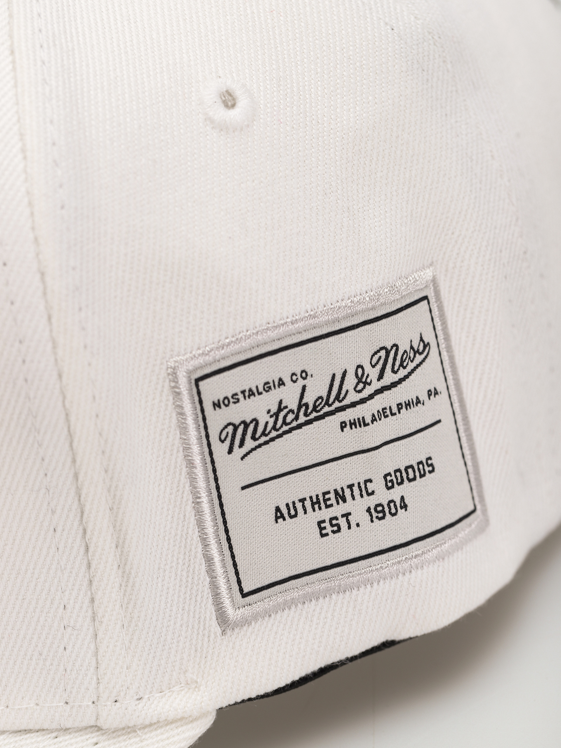 Kšiltovka  Mitchell & Ness Comfy Core Stretch (branded white)