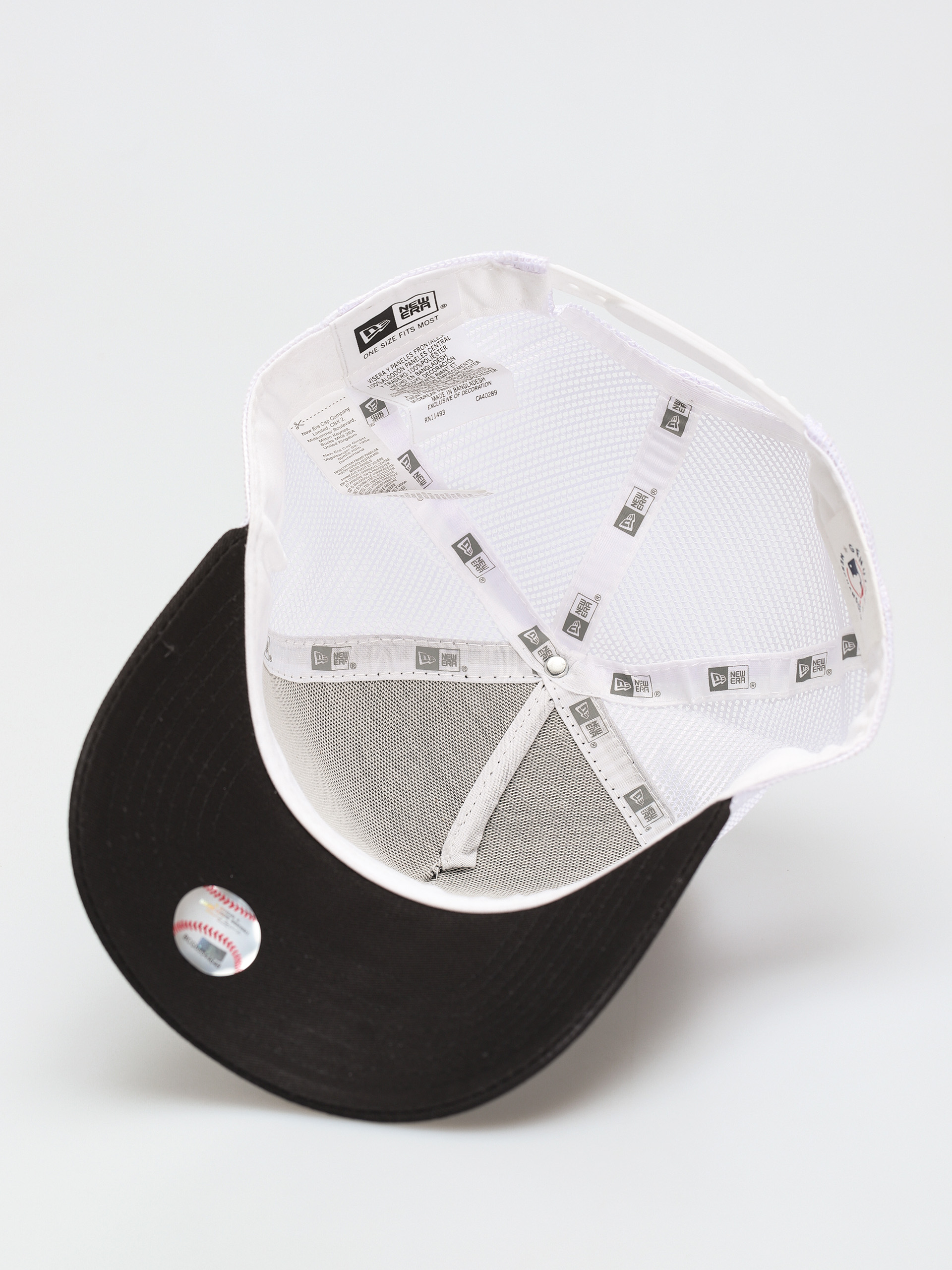 Kšiltovka  New Era Clean Trucker New York Yankees ZD (black/white)