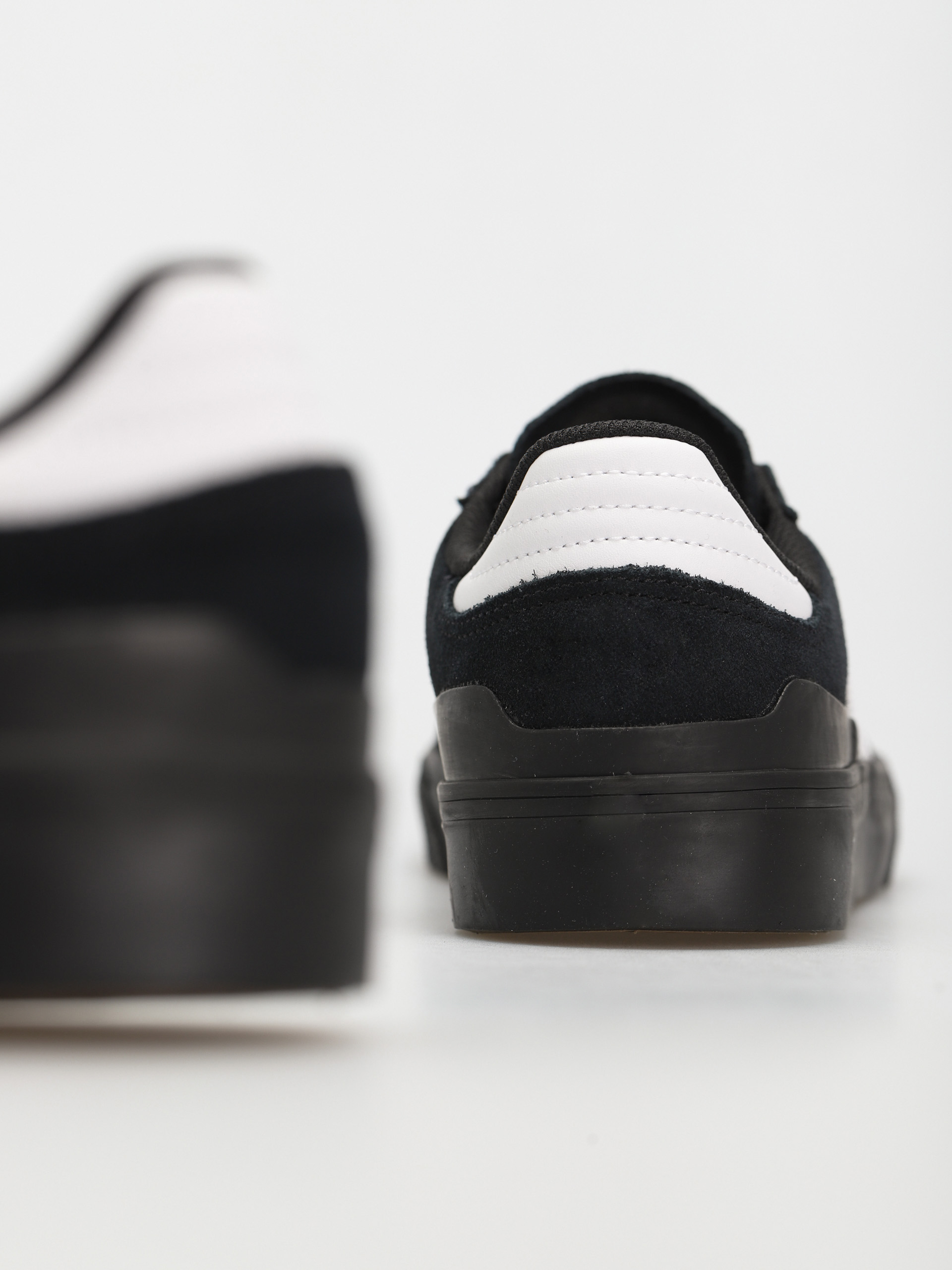 Boty adidas Busenitz Vulc II (cblack/ftwwht/goldmt)