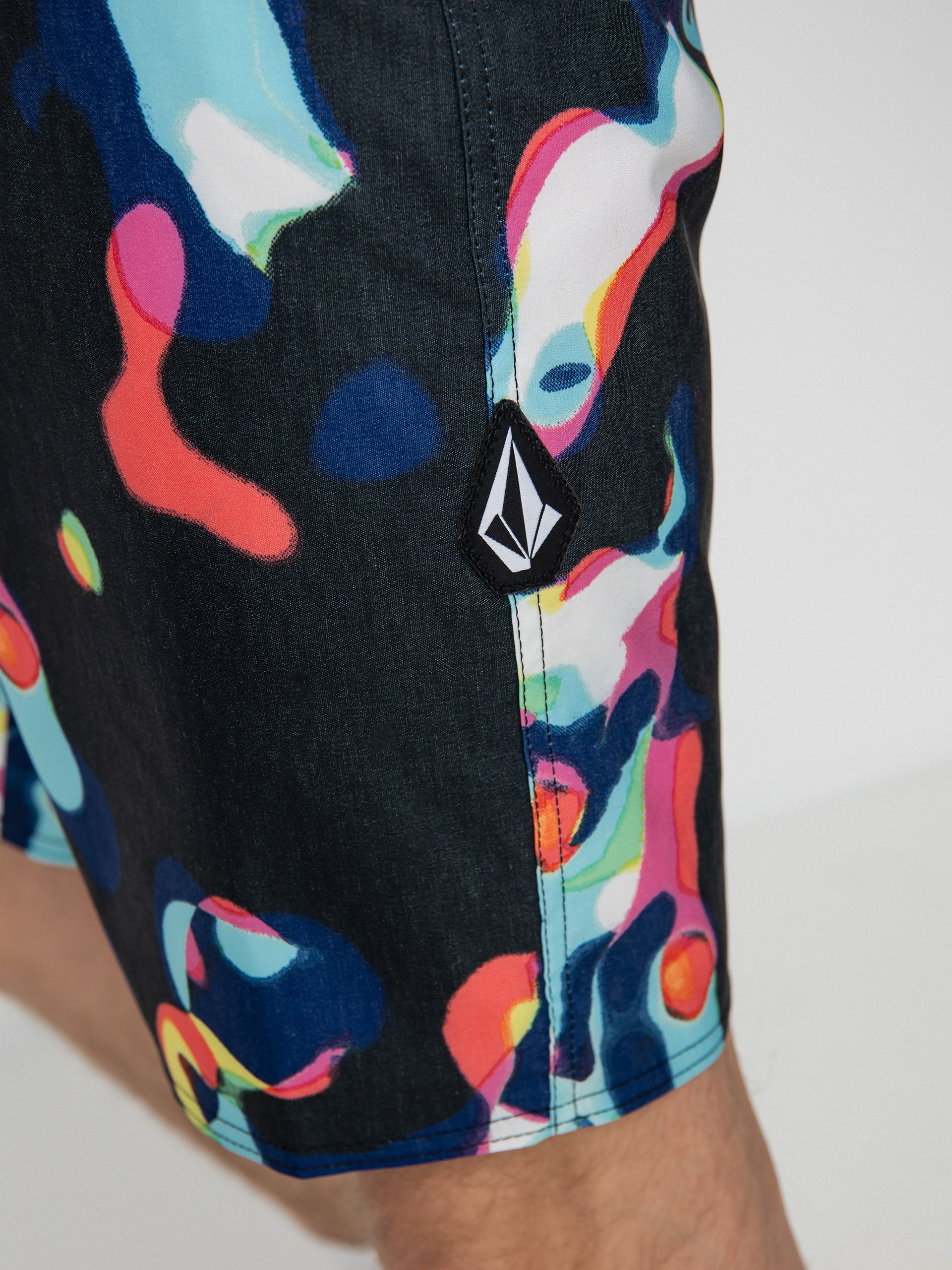 Plážové kraťasy Volcom Saturate Stoney 19 (black)