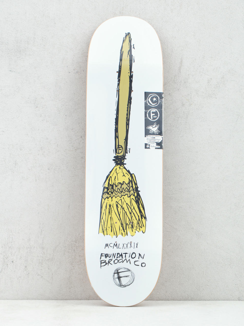 Deska Foundation Broom Co (white)