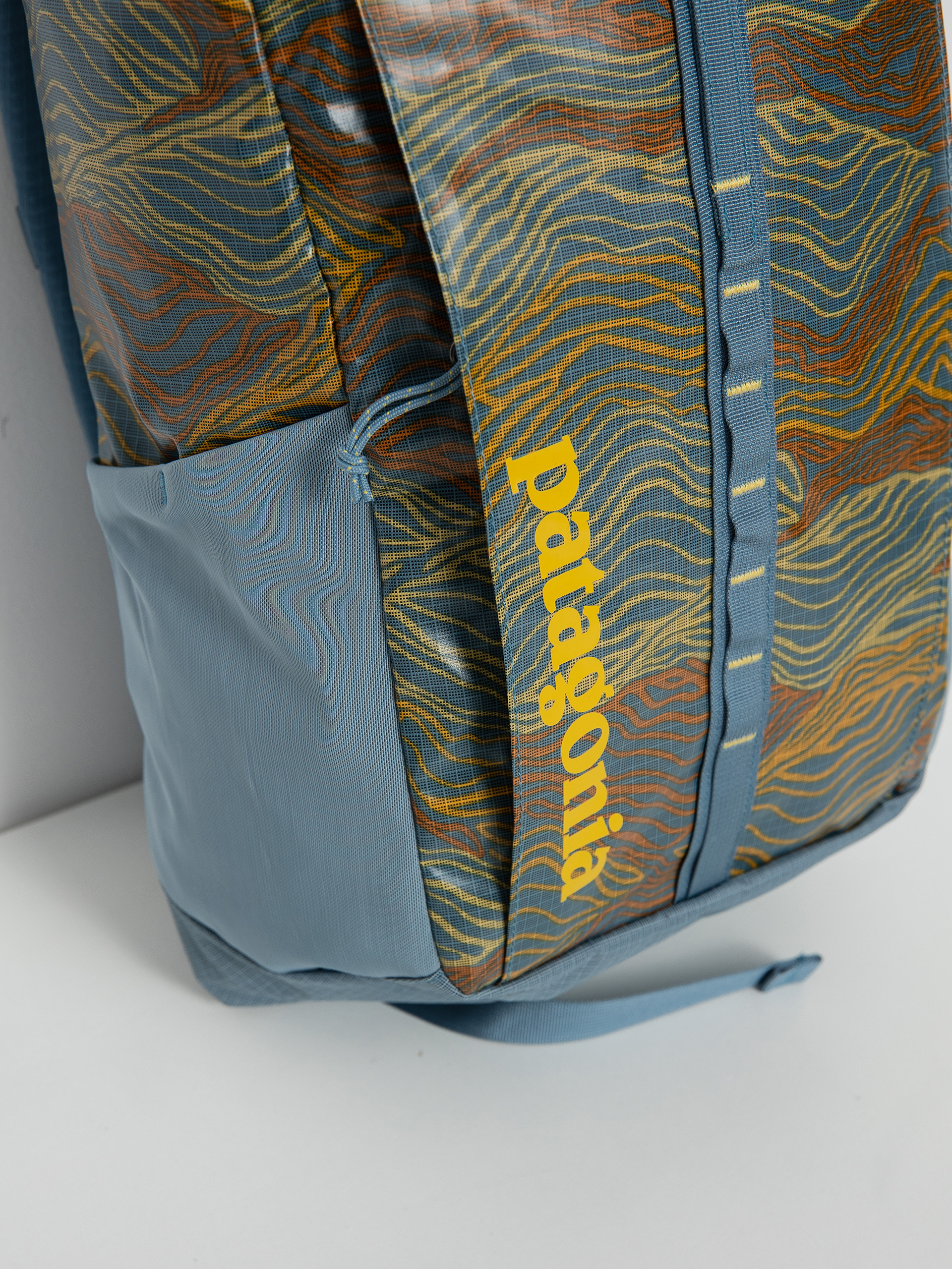 Batoh Patagonia Black Hole Pack 25L (rock cycle multi big light plume grey)