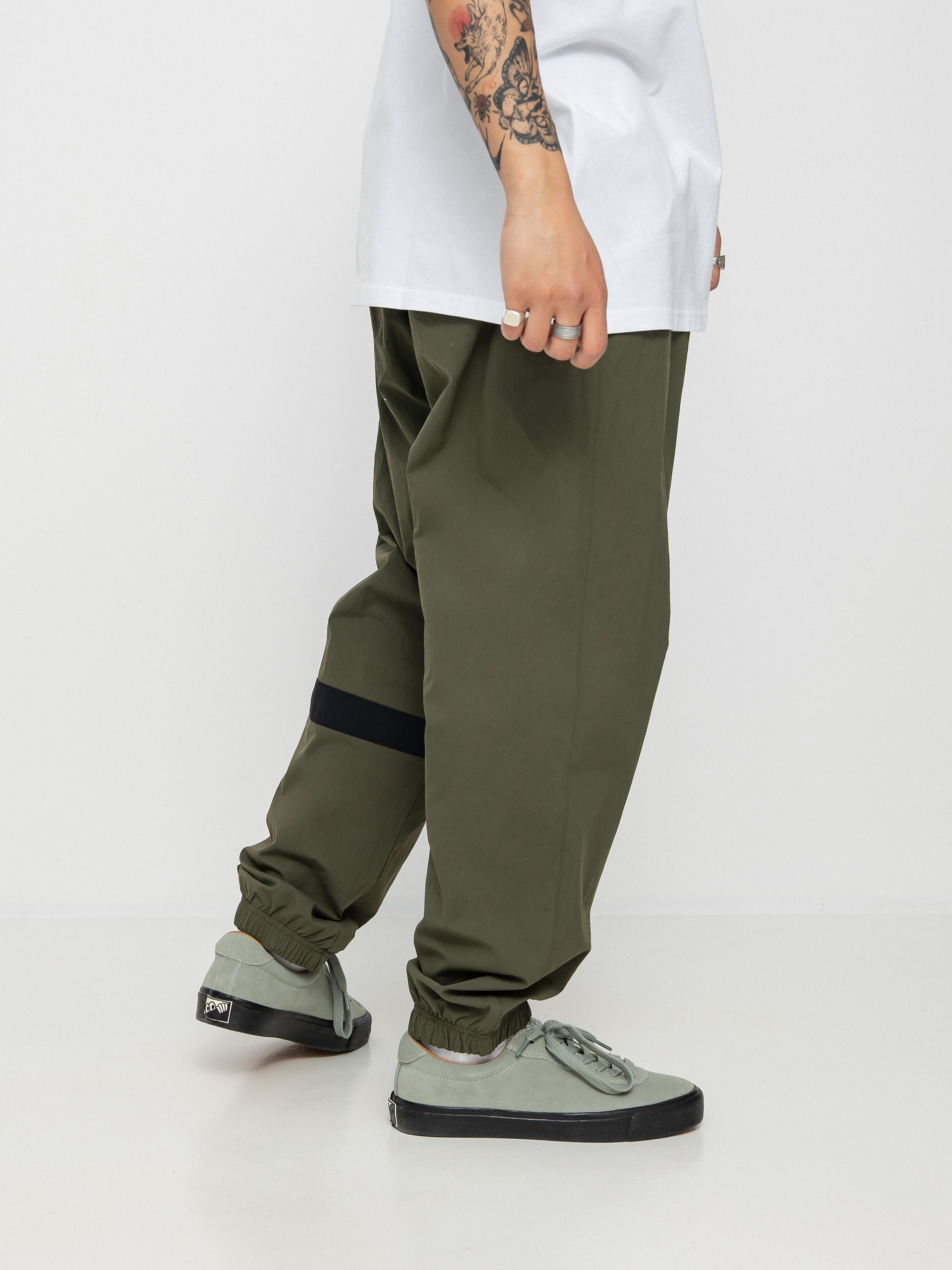 1314239-kalhoty-nike-sb-essentials-track