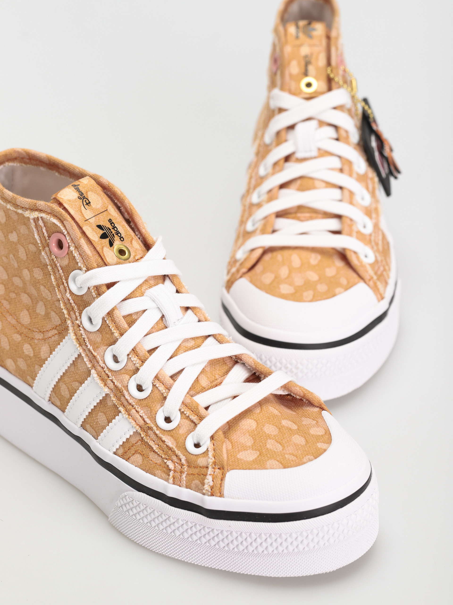 Boty adidas Originals Disney Nizza Platfo Wmn (ftwwht/legbur/owhite)