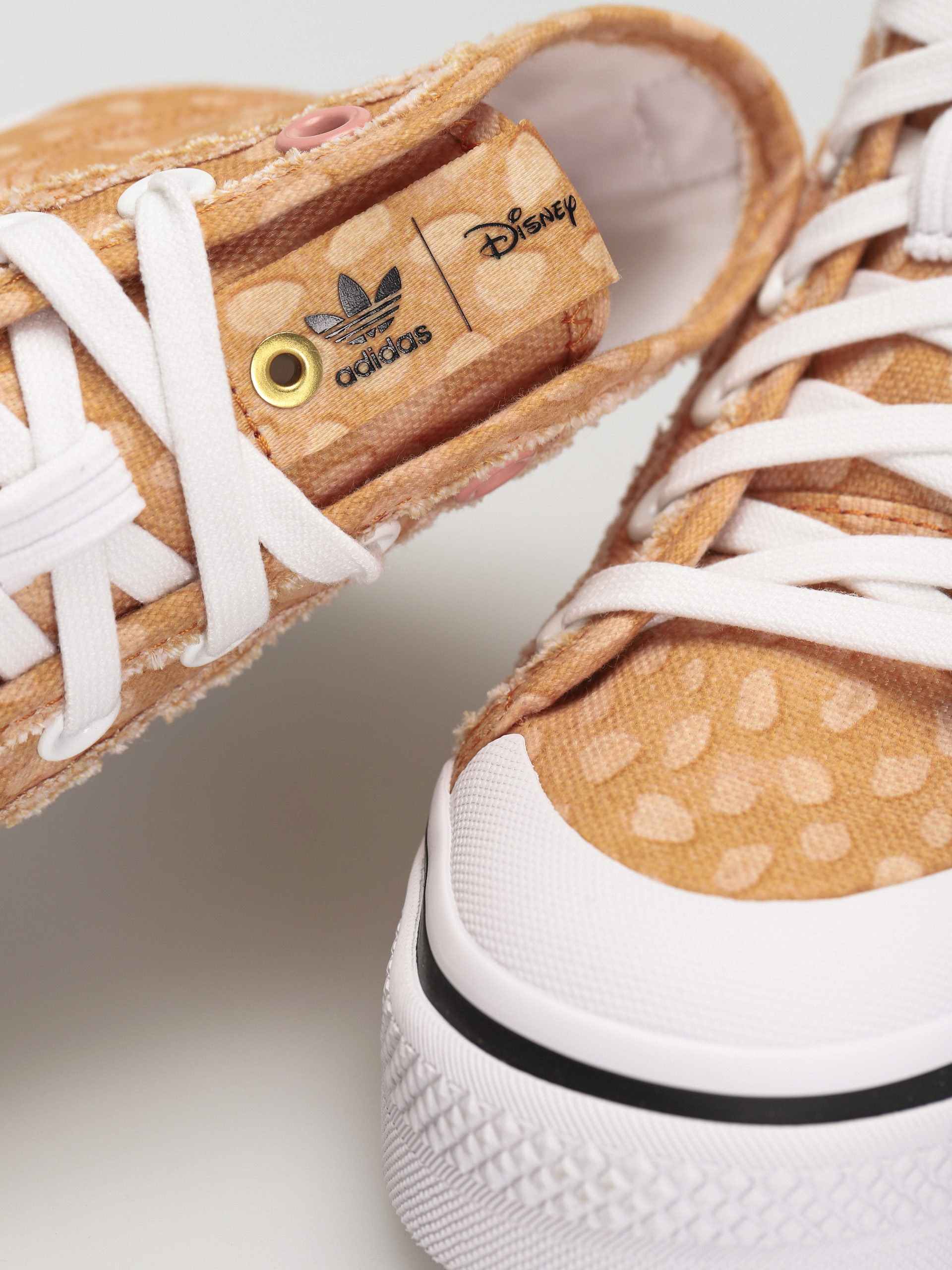 Boty adidas Originals Disney Nizza Platfo Wmn (ftwwht/legbur/owhite)