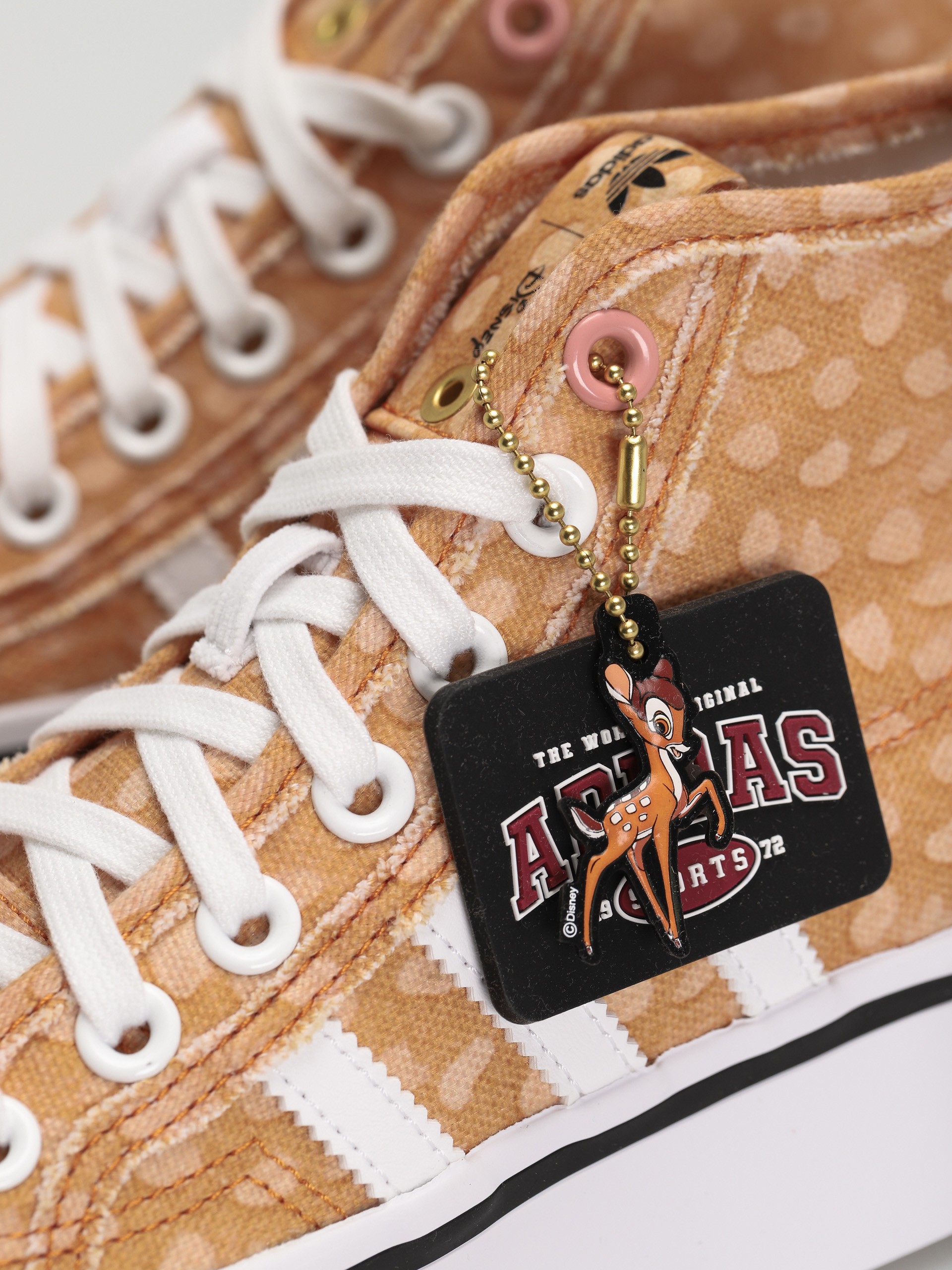 Boty adidas Originals Disney Nizza Platfo Wmn (ftwwht/legbur/owhite)