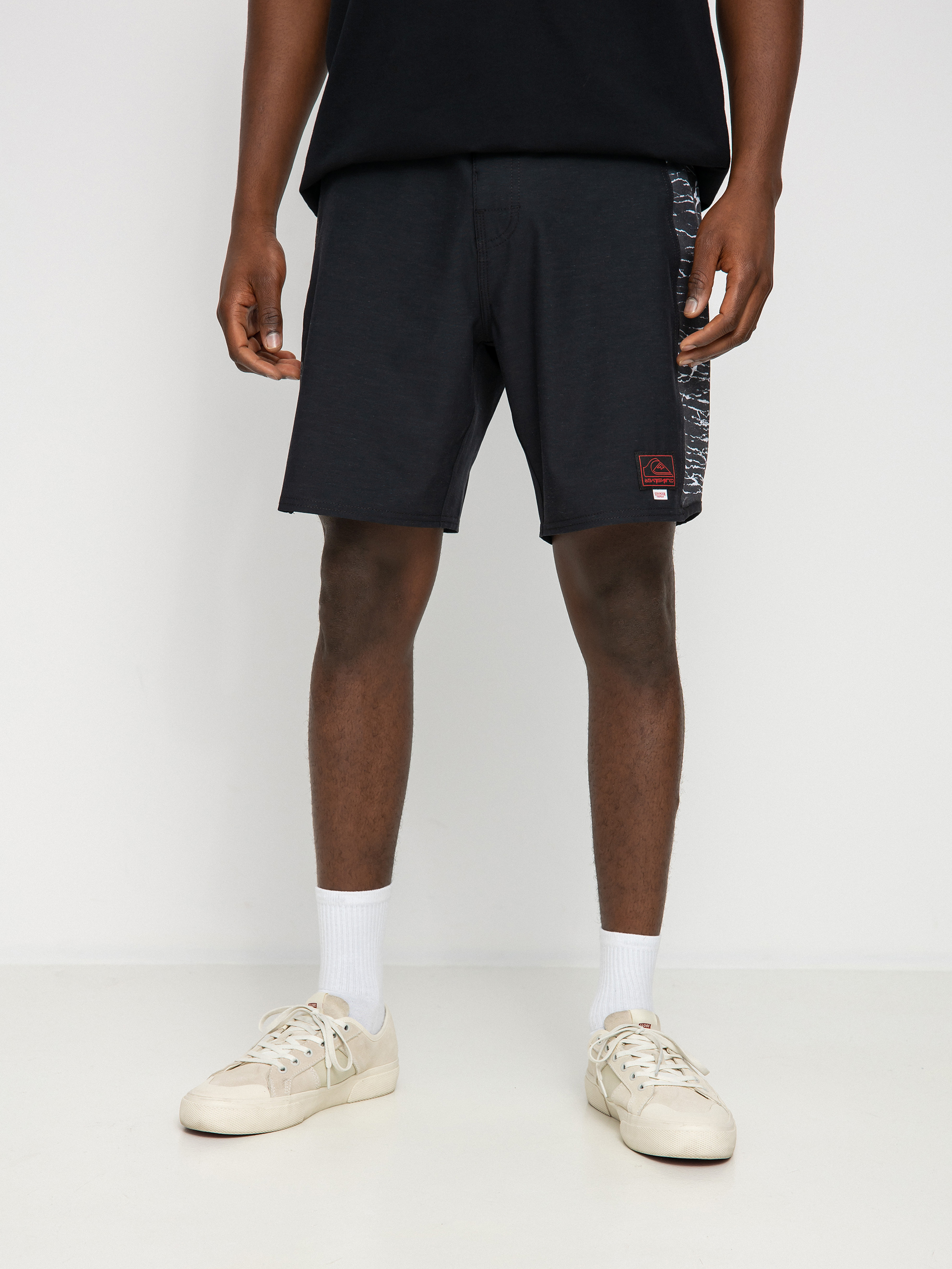 Plážové kraťasy Quiksilver X Stranger Things Original Arch 1986 18 (the upside down)