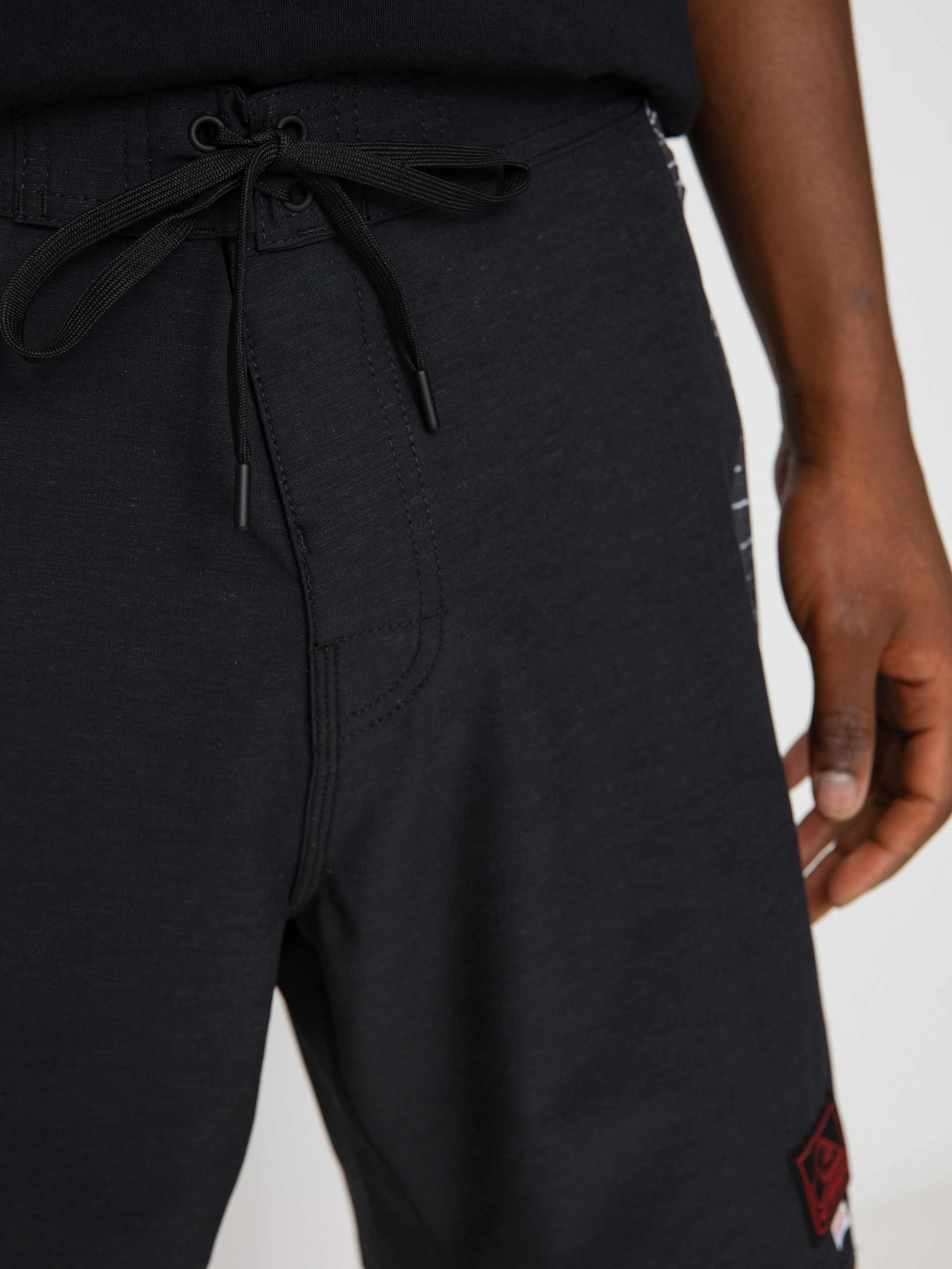 Plážové kraťasy Quiksilver X Stranger Things Original Arch 1986 18 (the upside down)