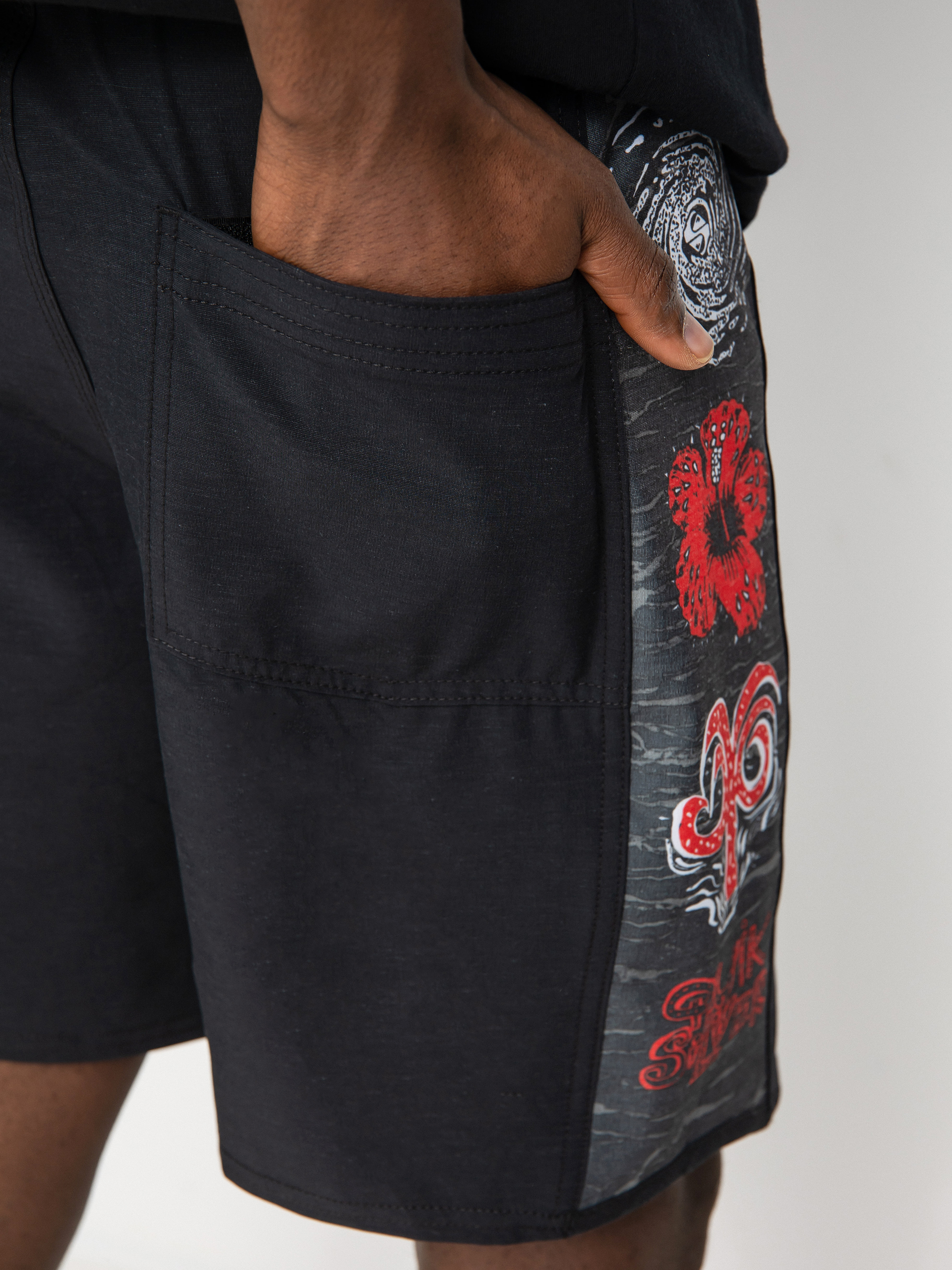 Plážové kraťasy Quiksilver X Stranger Things Original Arch 1986 18 (the upside down)