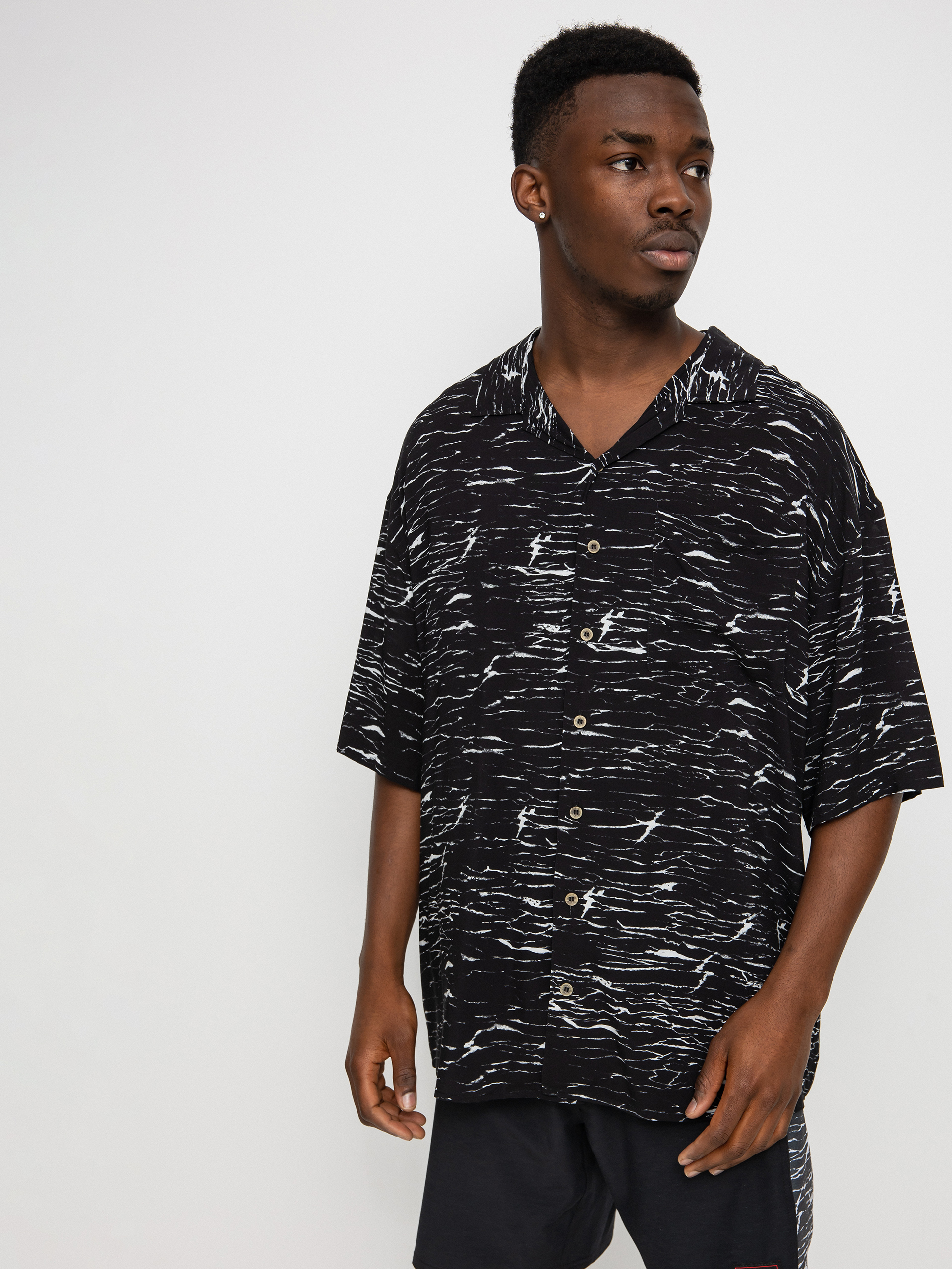 Košile Quiksilver X Stranger Things Veinscose (upside down static black)