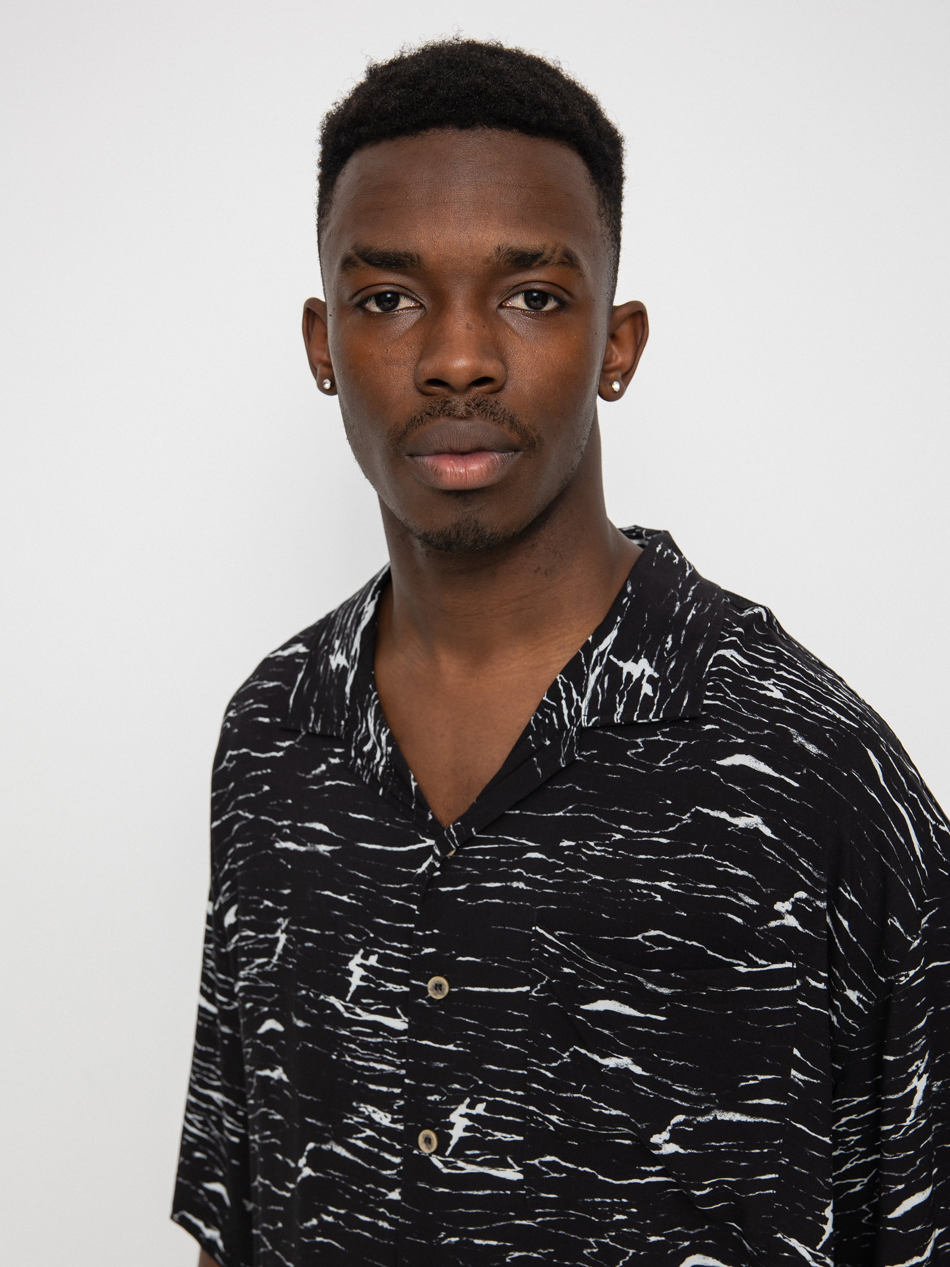 Košile Quiksilver X Stranger Things Veinscose (upside down static black)