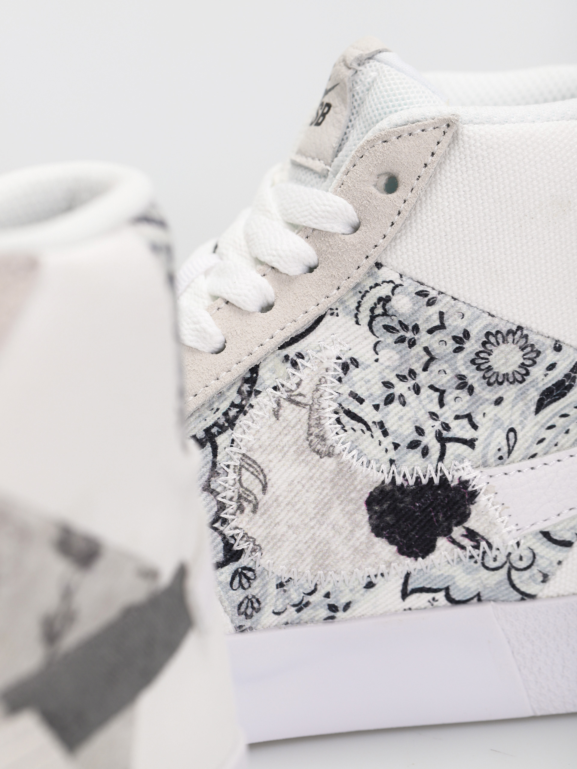 Boty Nike SB Zoom Blazer Mid Premium (white/smoke grey white pure platinum)