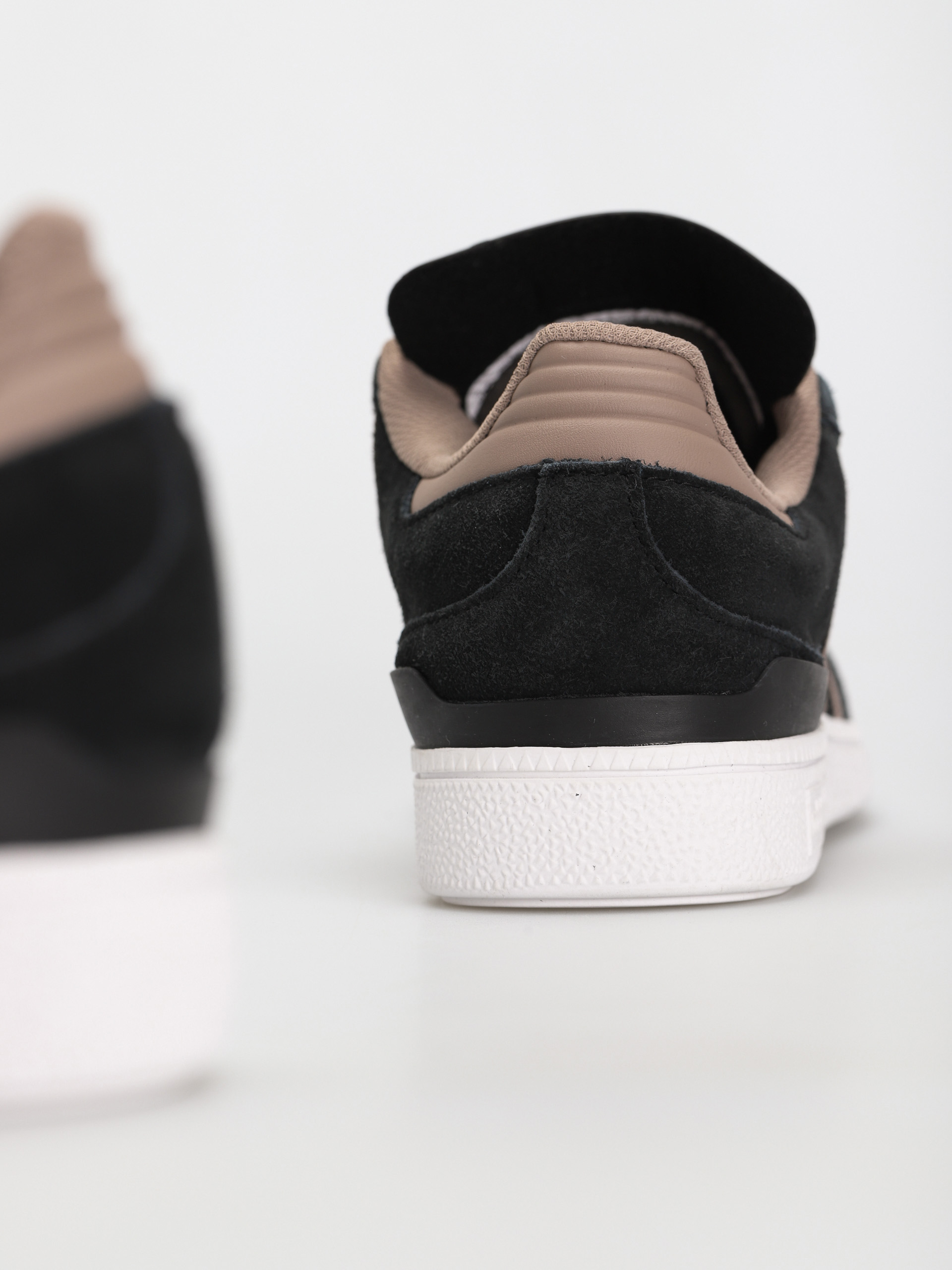 Boty adidas Busenitz (cblack/chabrn/ftwwht)