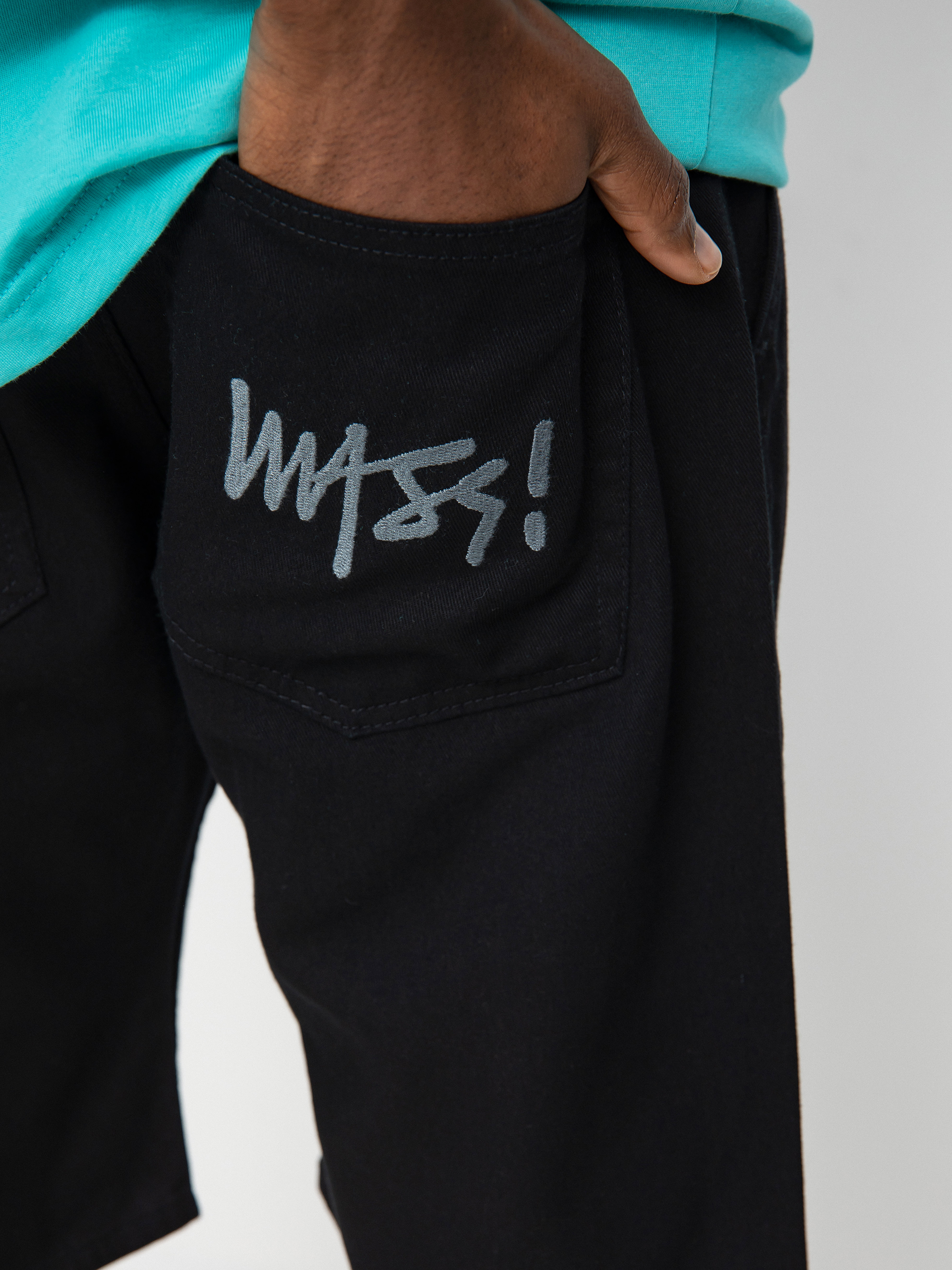 Kraťasy MassDnm Signatur Straight Fit (signature black)