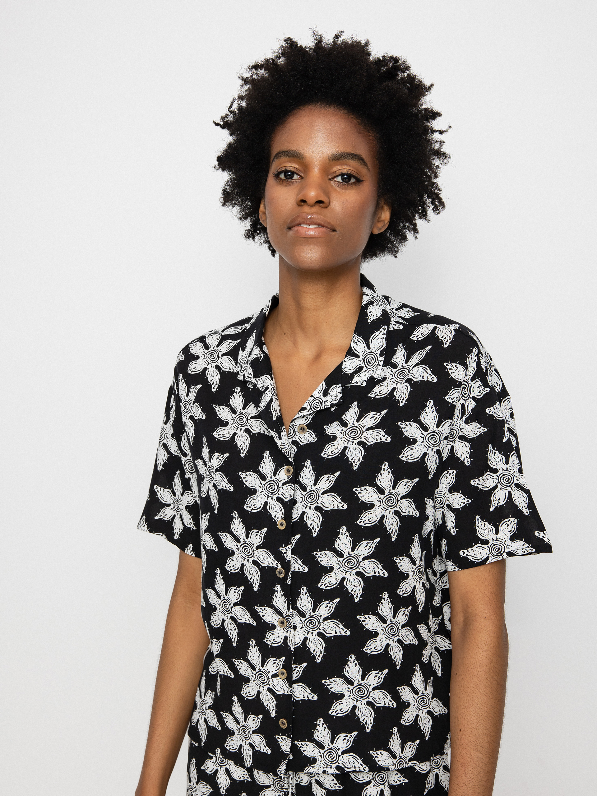 Košile Quiksilver X Stranger Things Upside Down Wmn (upsidown monster flower black)