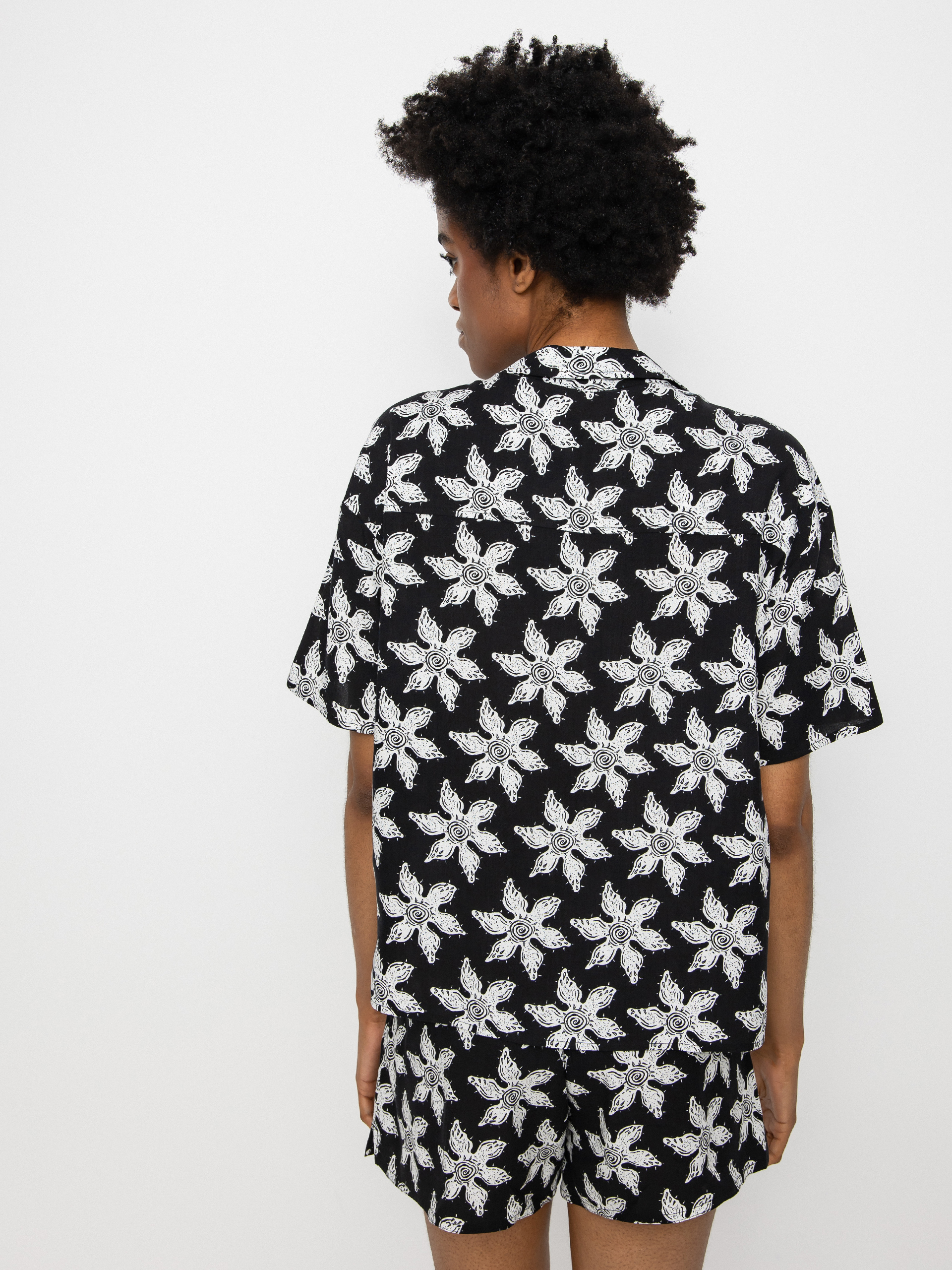 Košile Quiksilver X Stranger Things Upside Down Wmn (upsidown monster flower black)