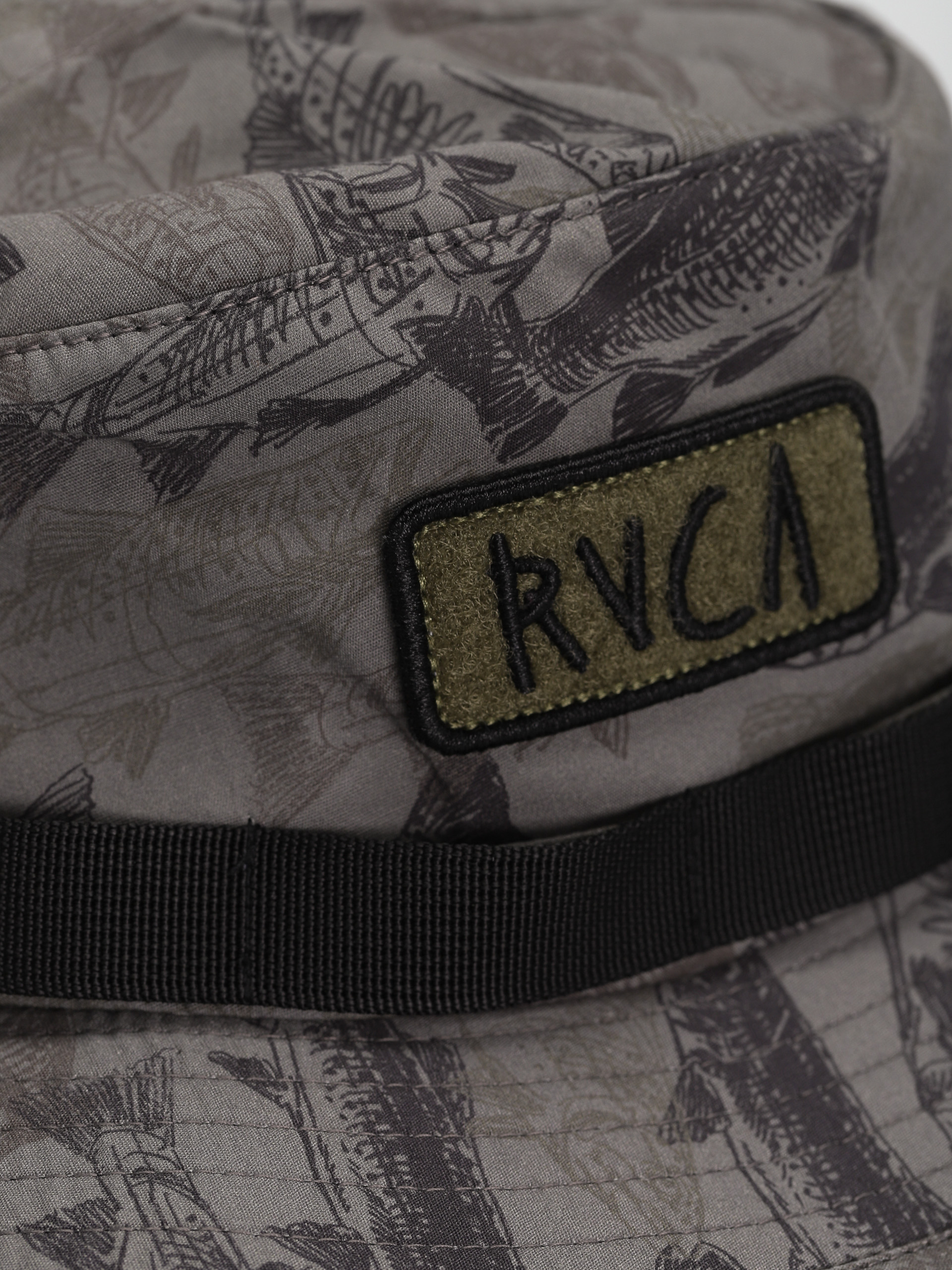 Klobouk RVCA Horton Bucket (camo)