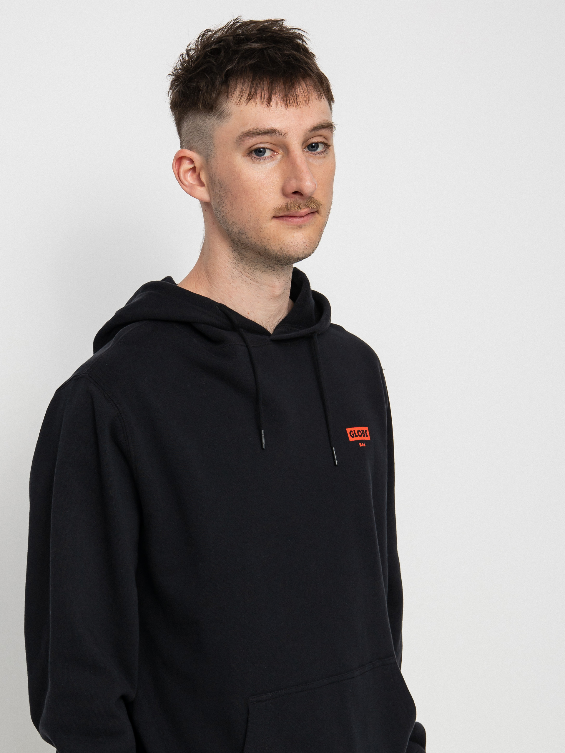Mikina s kapucí Globe Living Low Velocity HD (black)