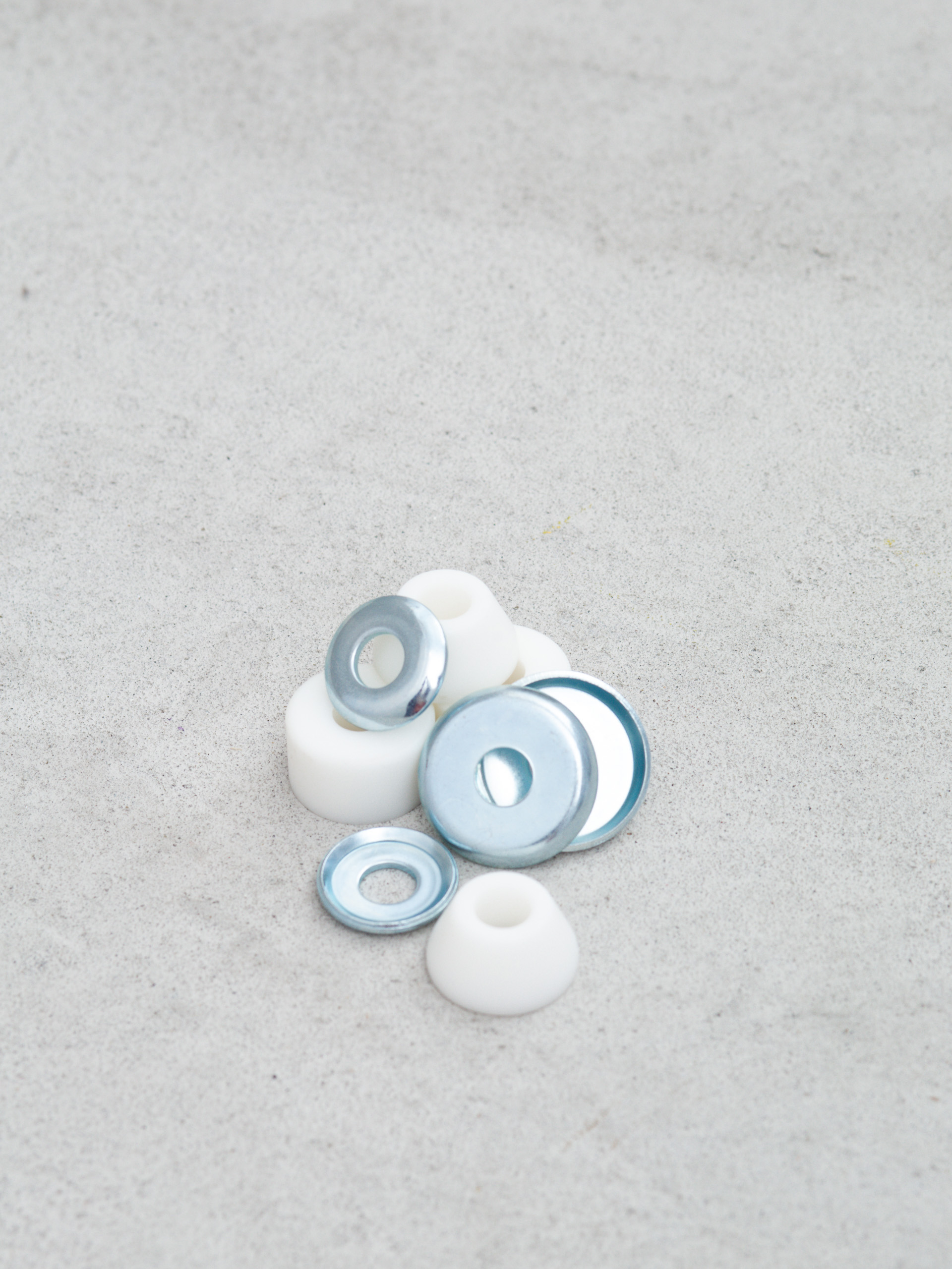 Gumičky Ace Stock Medium Bushings (white)