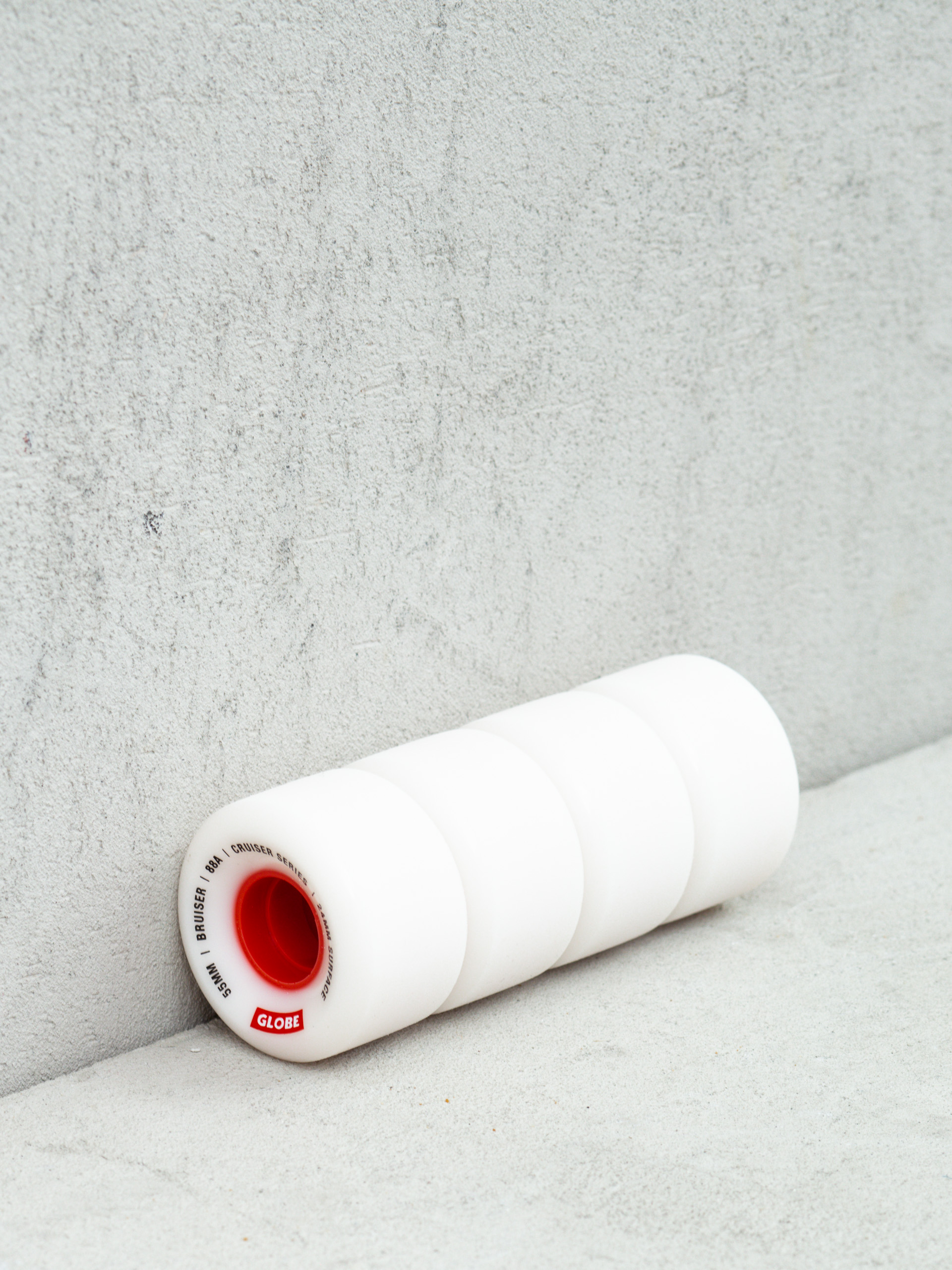 Kolečka Globe Bruiser (white/red)