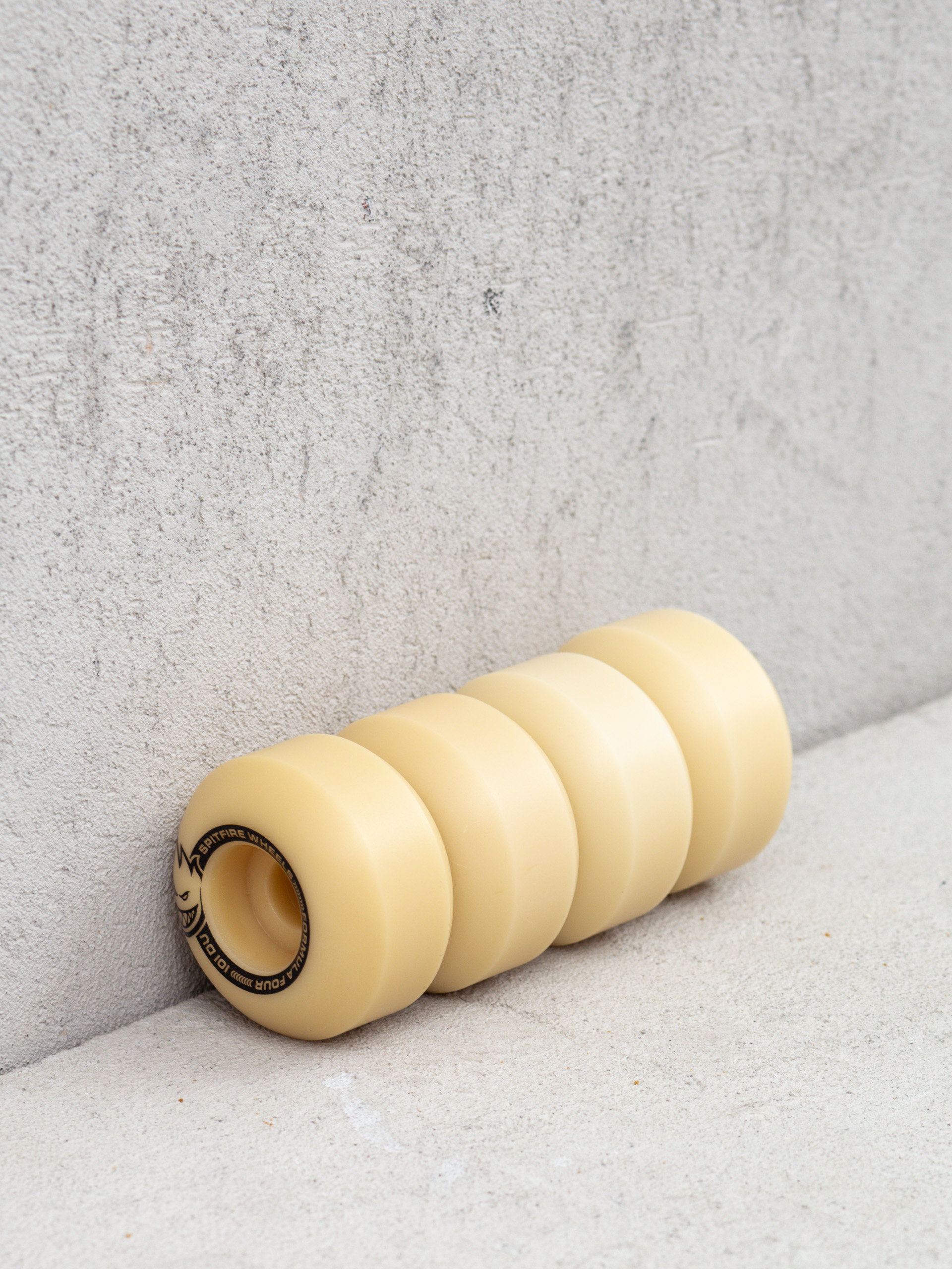 Kolečka Spitfire F4 99D Classic Shape (black/natural)