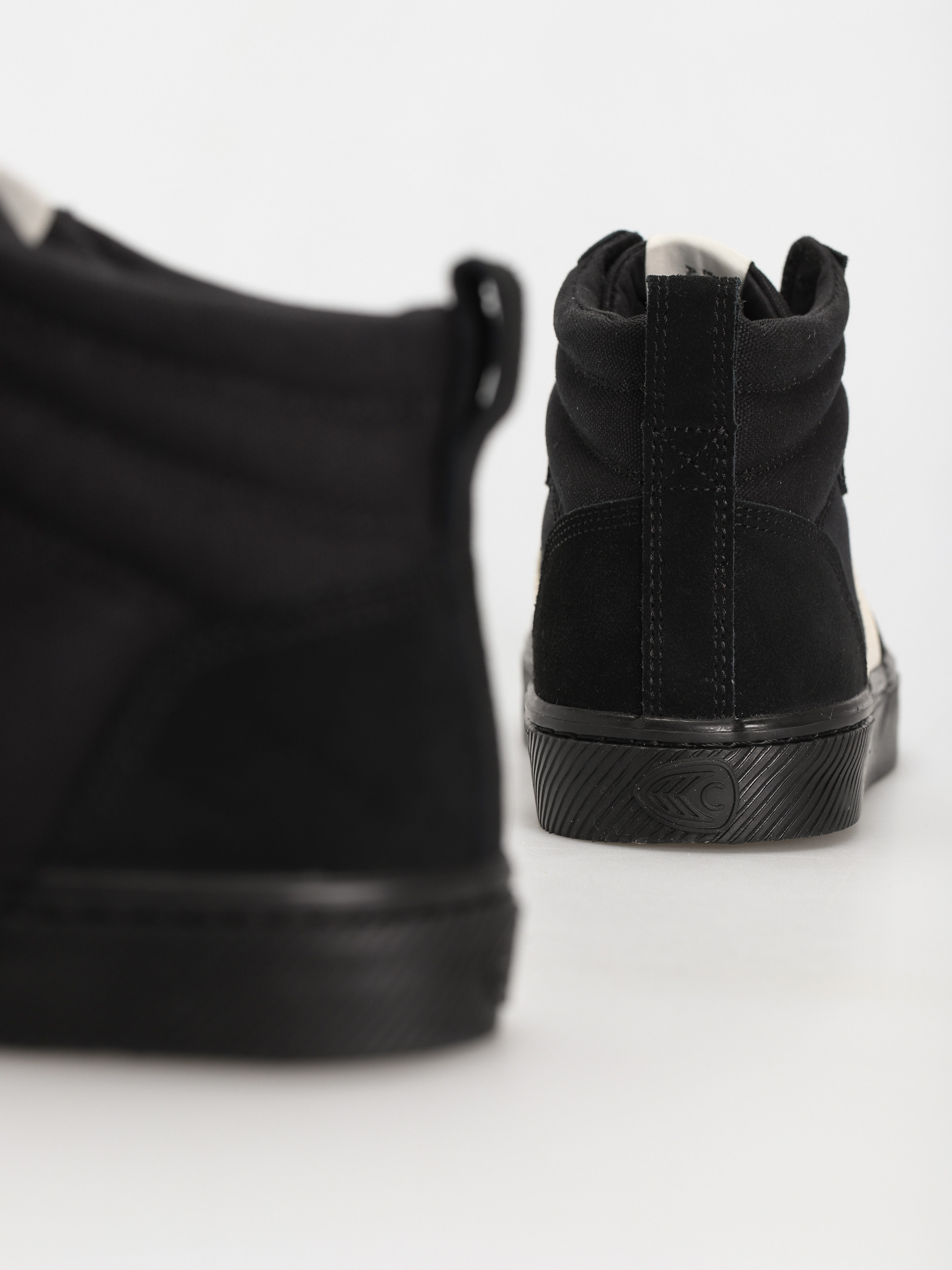 Boty Cariuma Catiba High Pro (all black suede and canvas ivory logo)