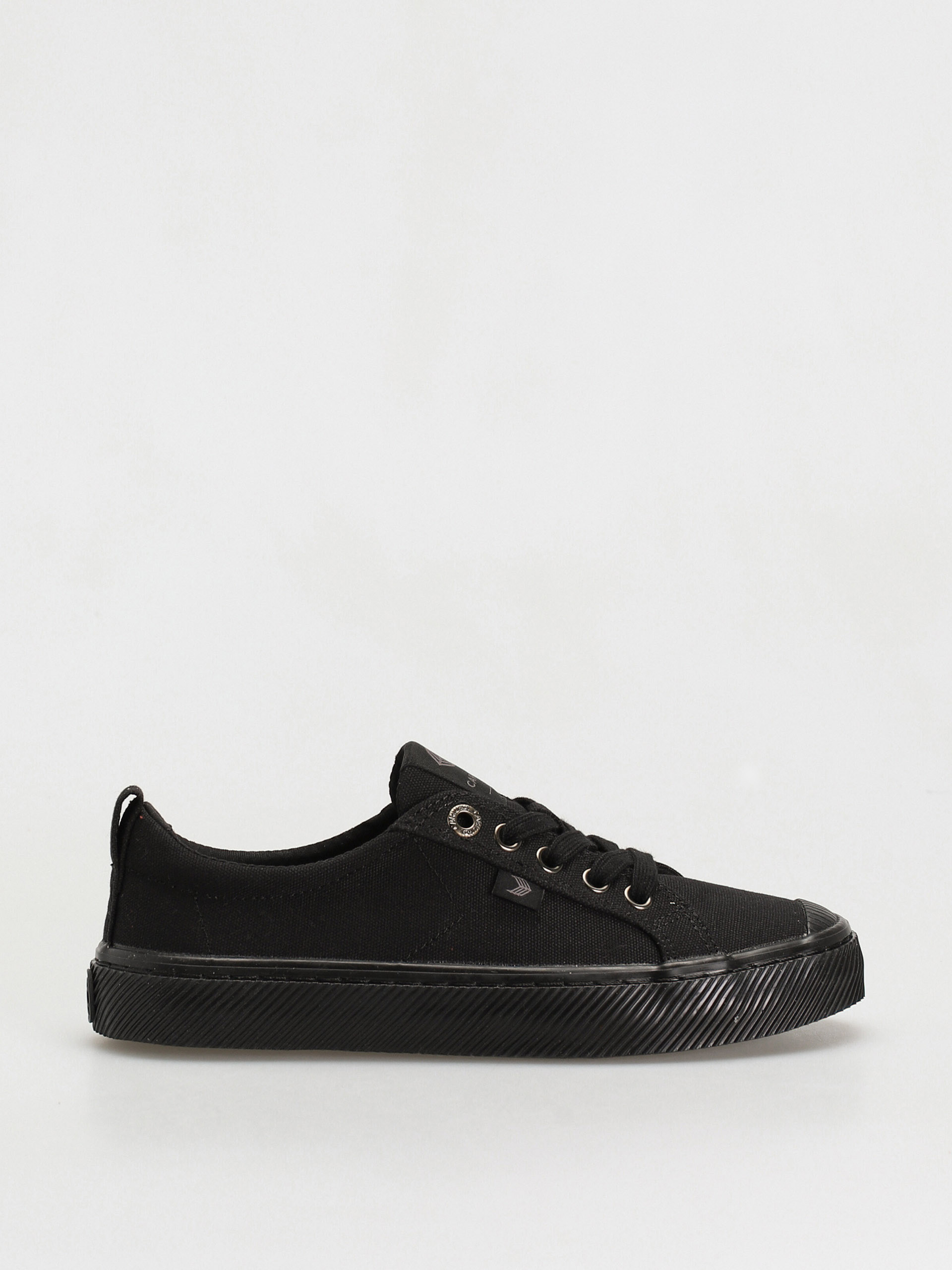 Boty Cariuma Oca Low (all black canvas)