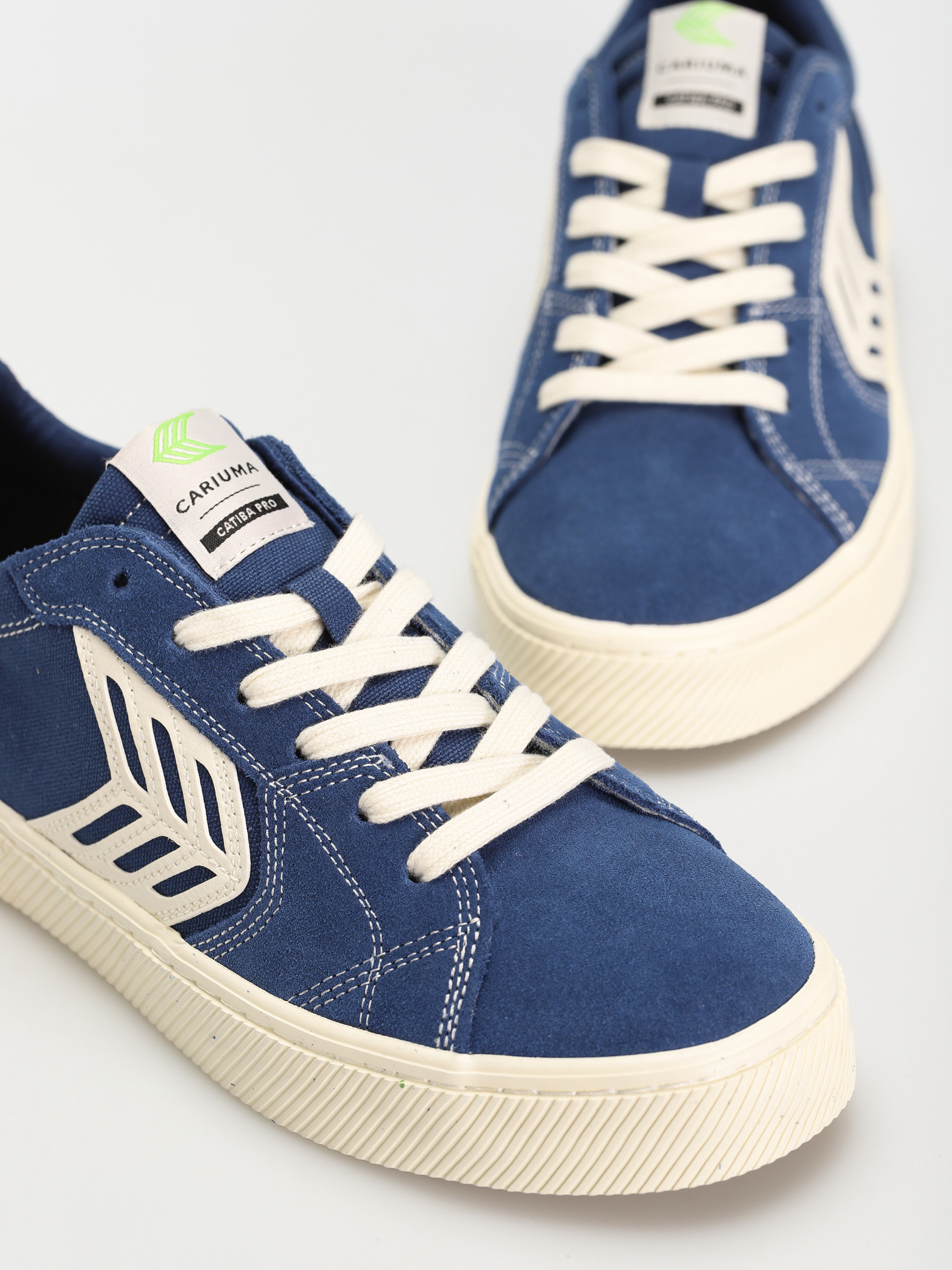 Boty Cariuma Catiba Pro (mystery blue suede and canvas contrast thread ivory logo)