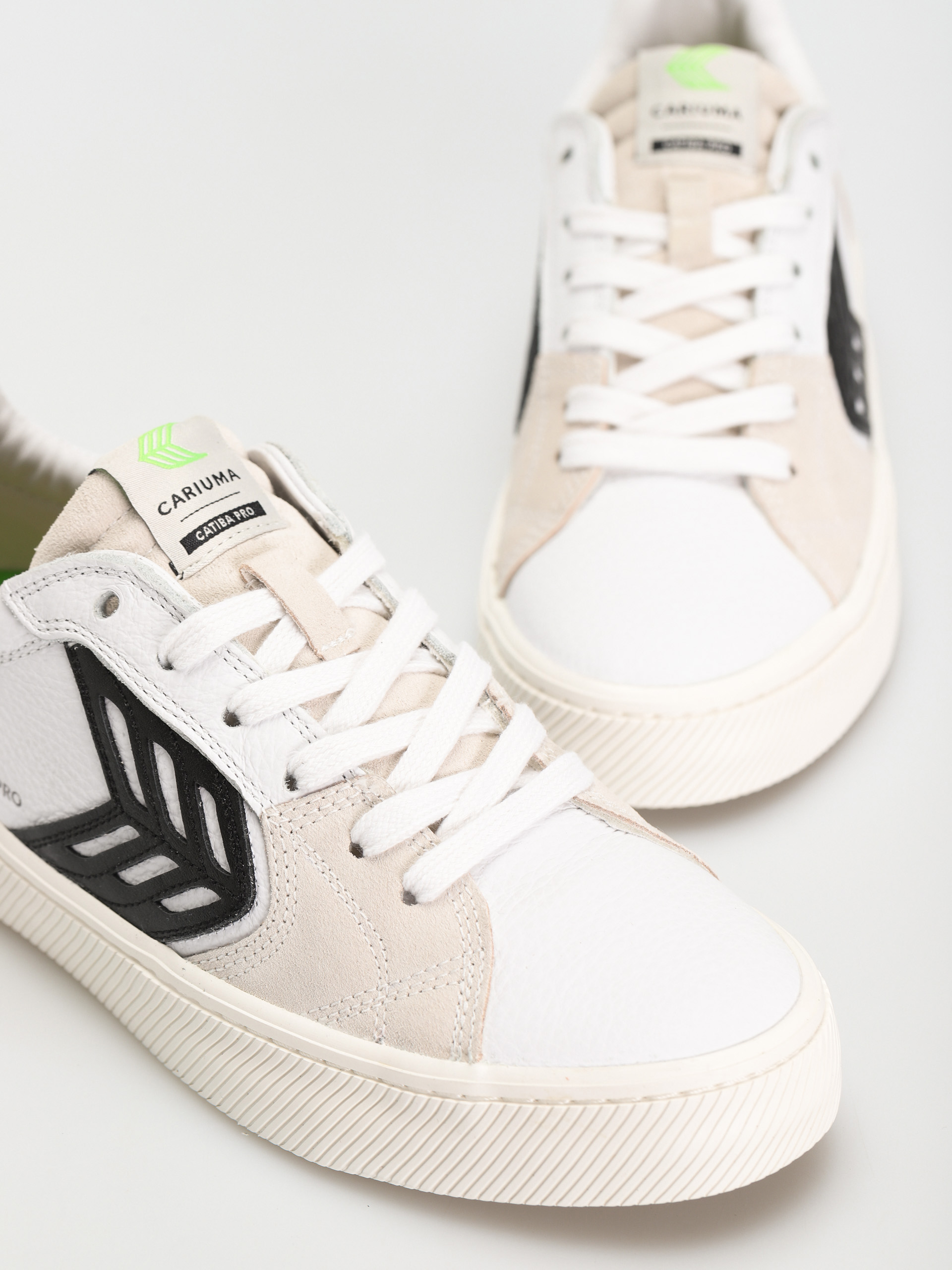 Boty Cariuma Catiba Pro (white premium leather vintage white suede)