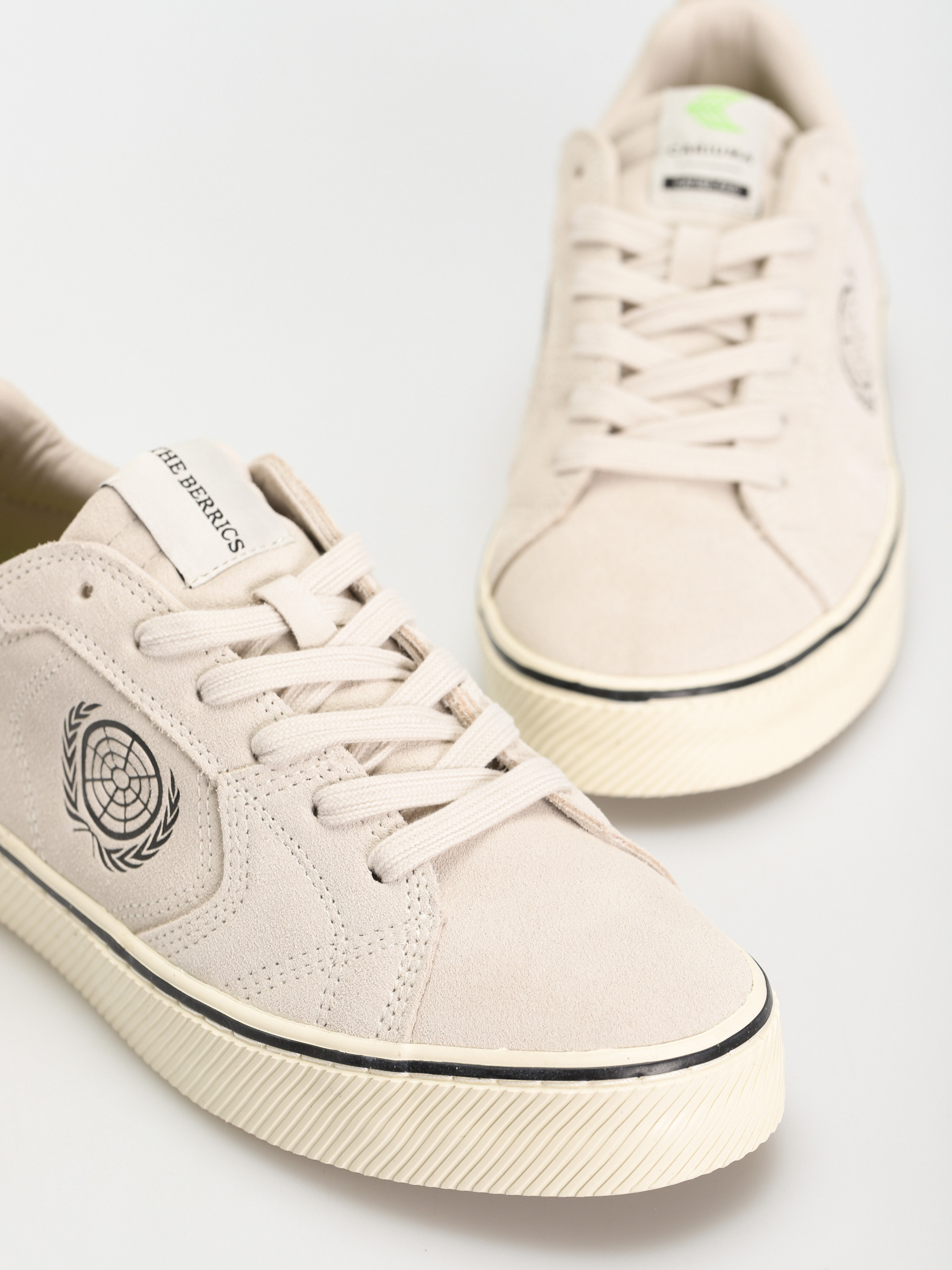 Boty Cariuma Catiba Pro Berrics (vintage white suede)