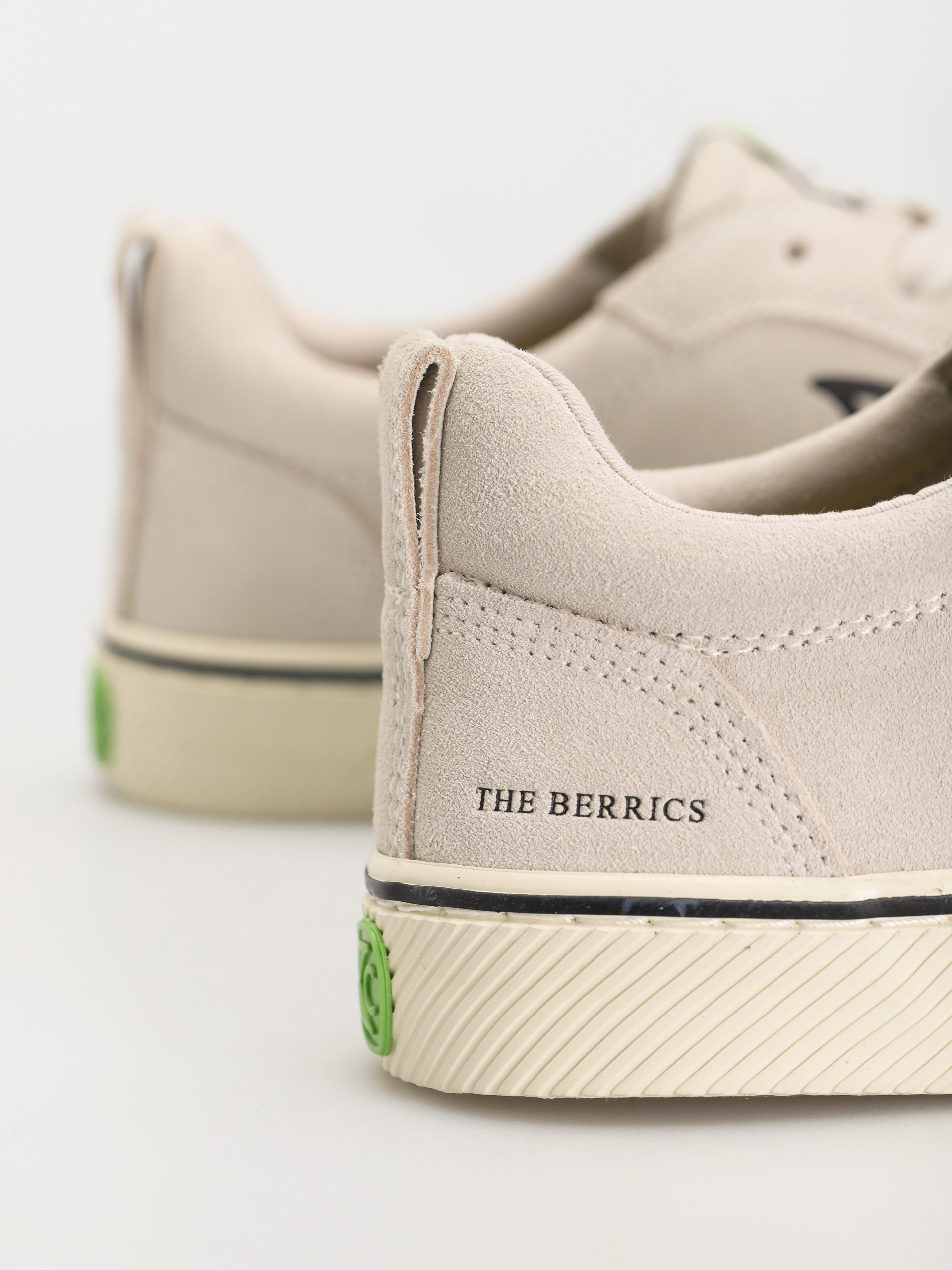 Boty Cariuma Catiba Pro Berrics (vintage white suede)