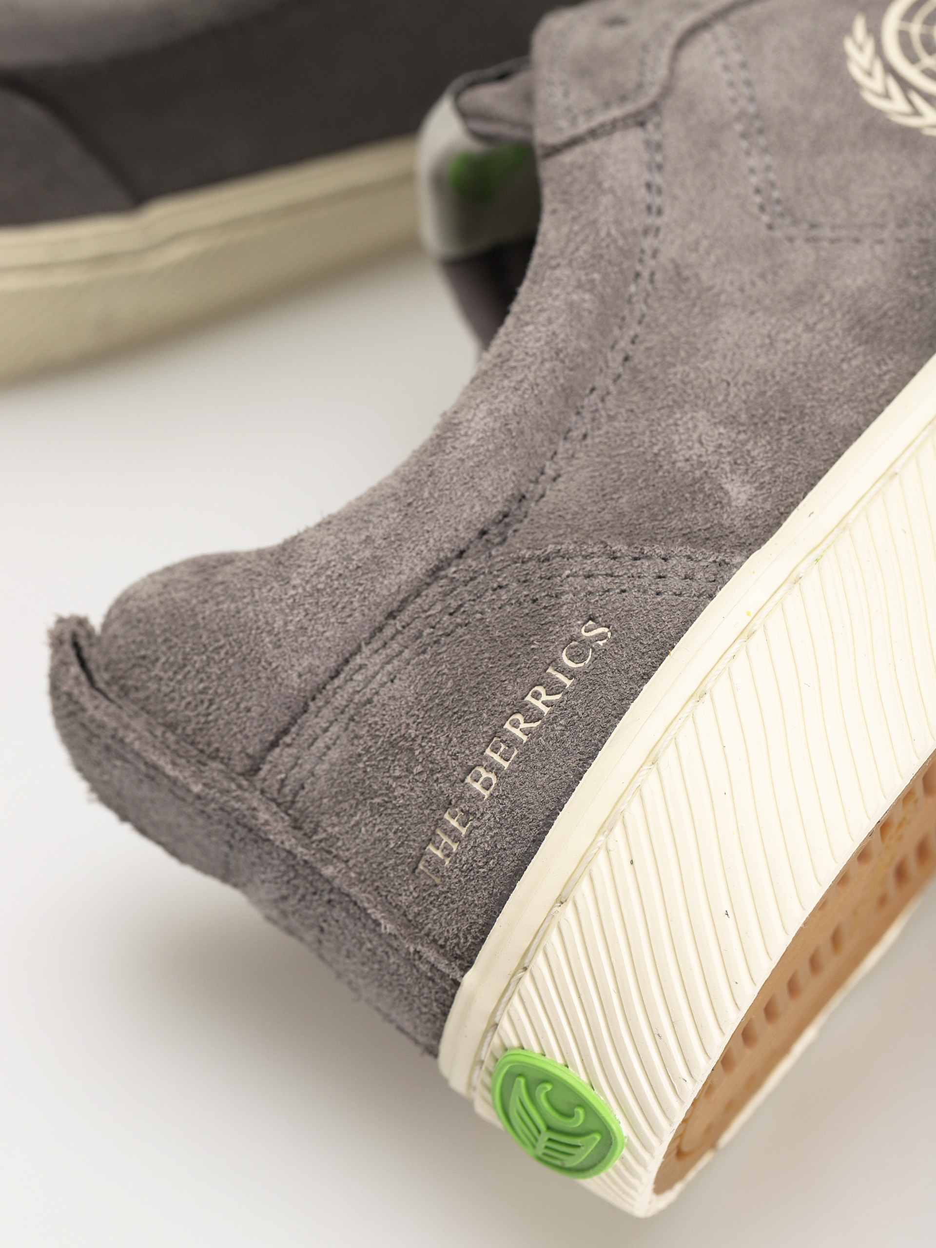 Boty Cariuma Catiba Pro Berrics (charcoal grey suede)