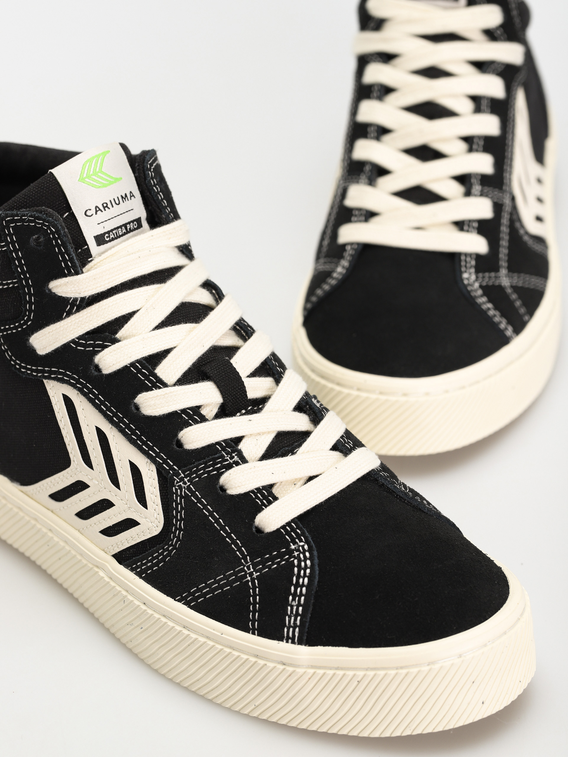 Boty Cariuma Catiba High Pro (black suede and canvas contrast thread ivory logo)