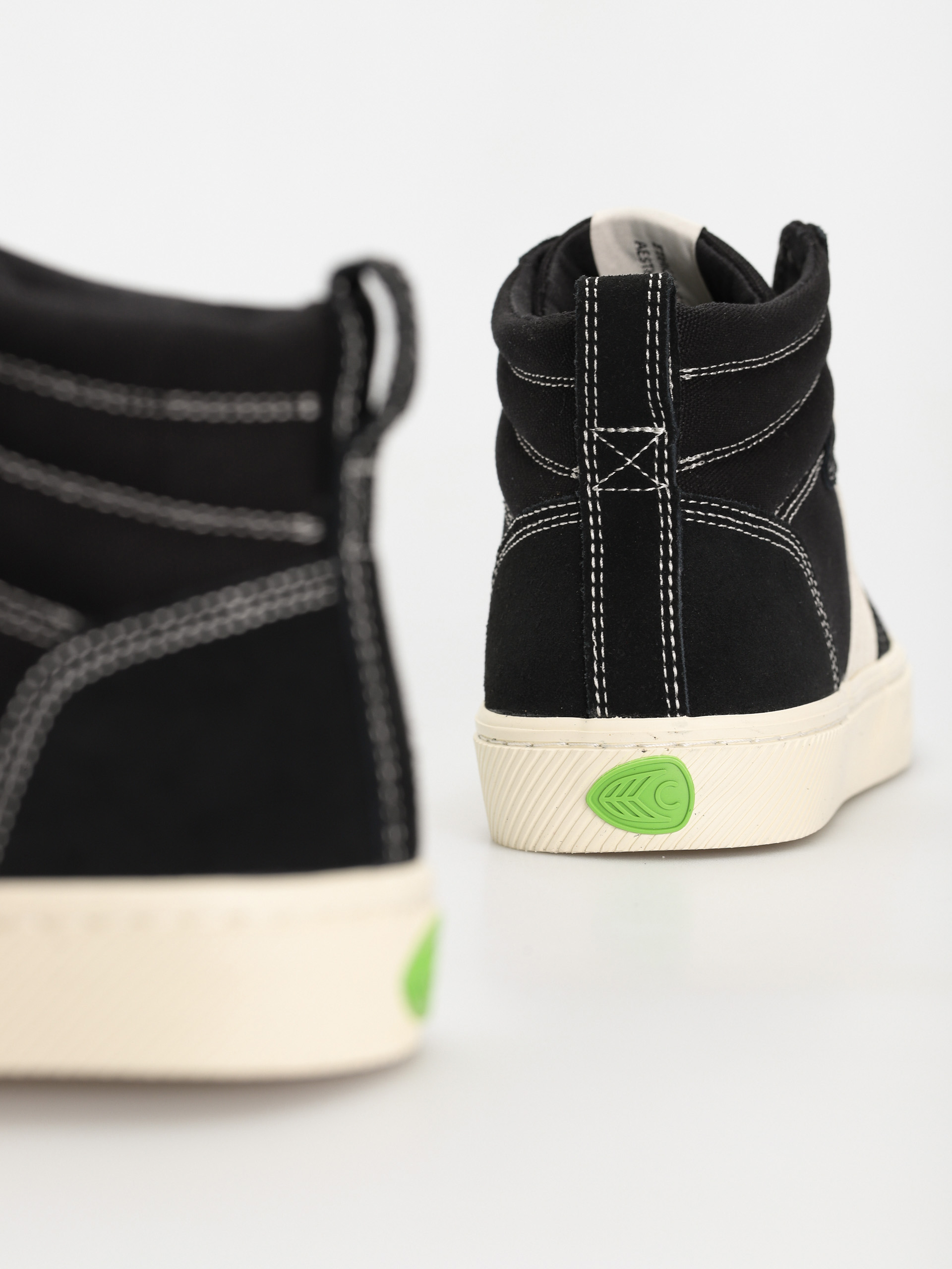 Boty Cariuma Catiba High Pro (black suede and canvas contrast thread ivory logo)