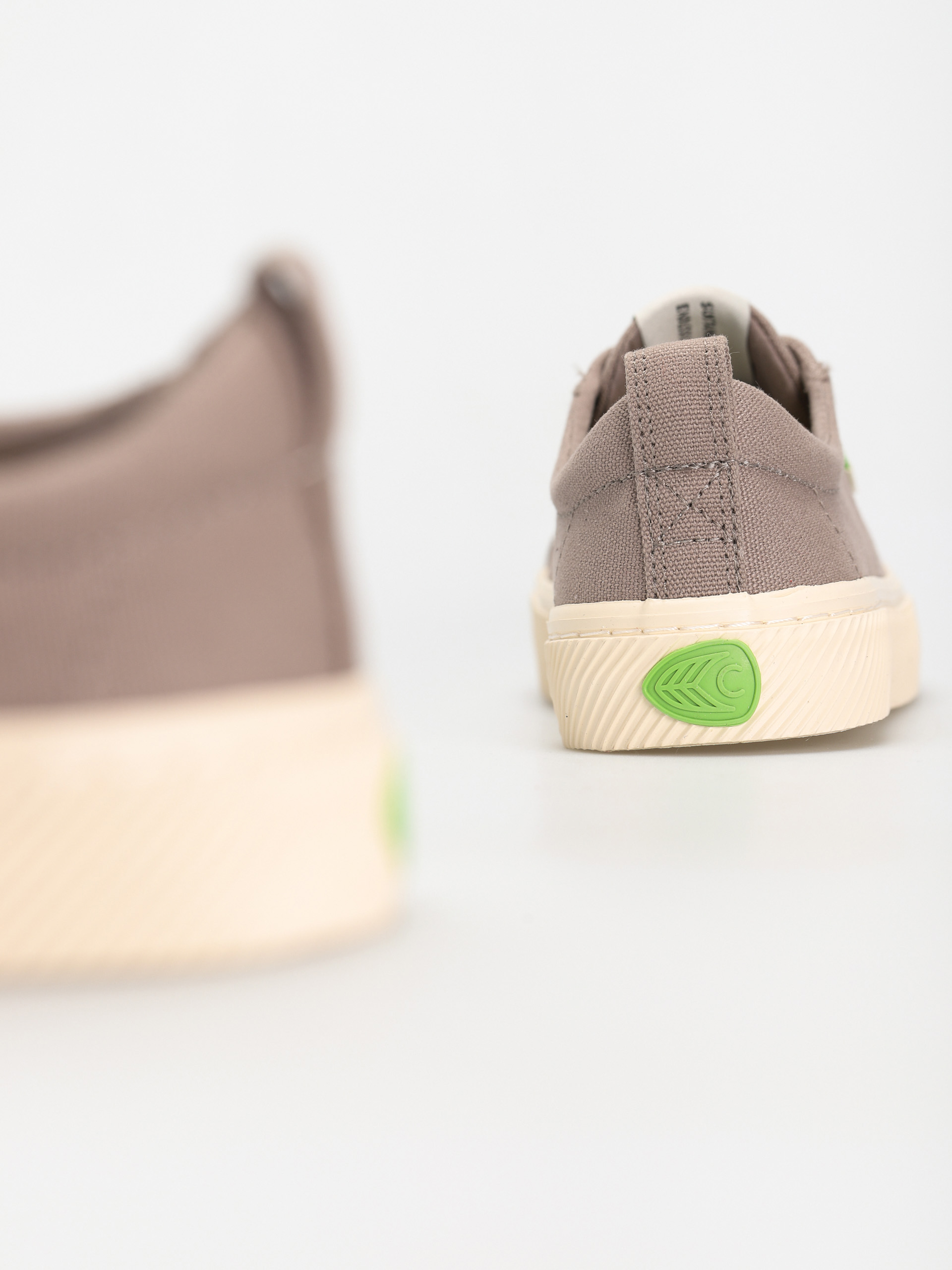 Boty Cariuma Oca Low (mystic grey canvas)