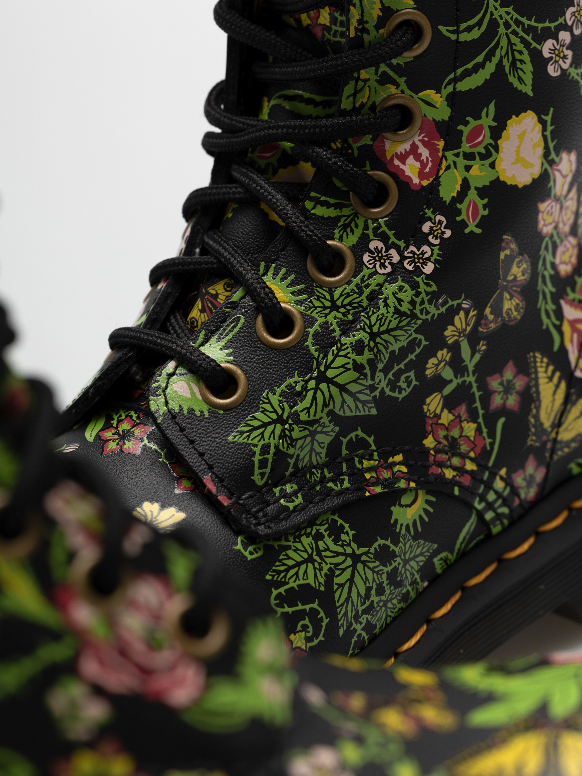 Boty Dr. Martens 1460 Bloom Wmn (black backhand)